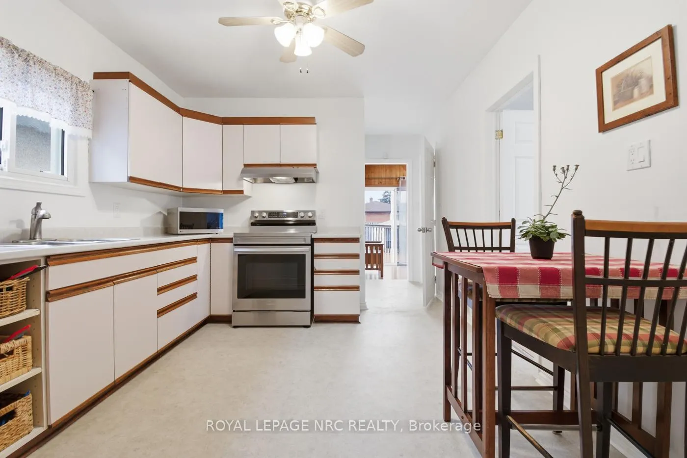 Photo 12 of 26 Kent Street, St. Catharines, Western Hill — HOMEH