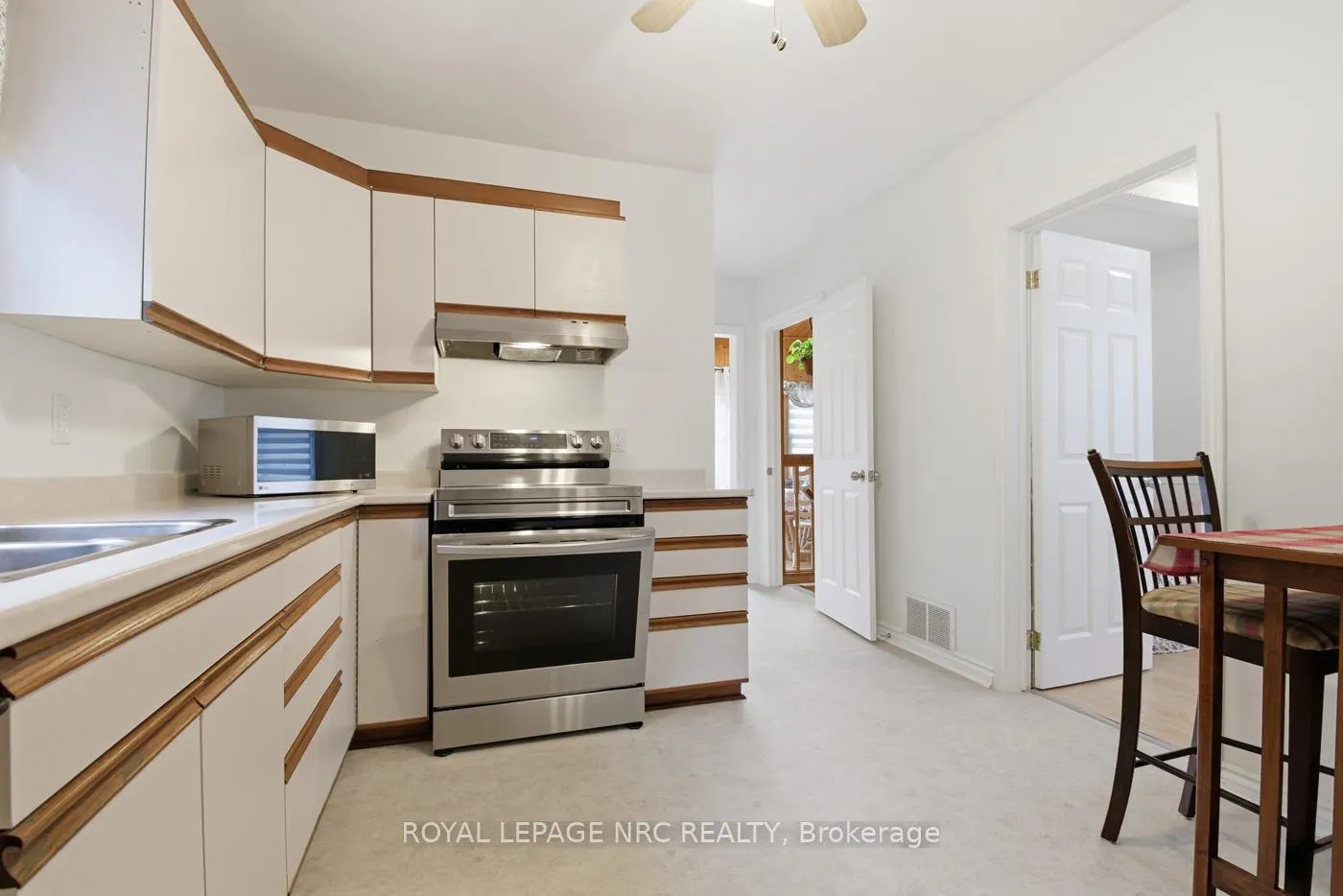 Photo 15 of 26 Kent Street, St. Catharines, Western Hill — HOMEH