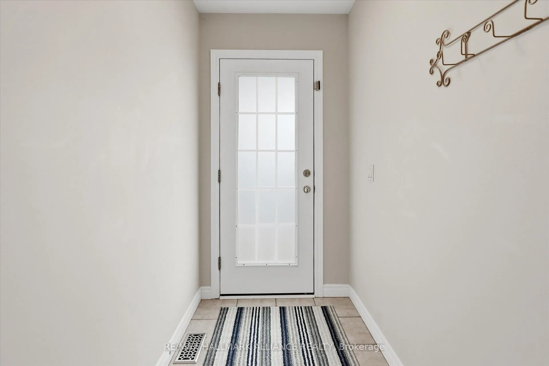 Photo 3 of Unit 12, 1275 Stephenson Drive, Burlington, Brant — HOMEH