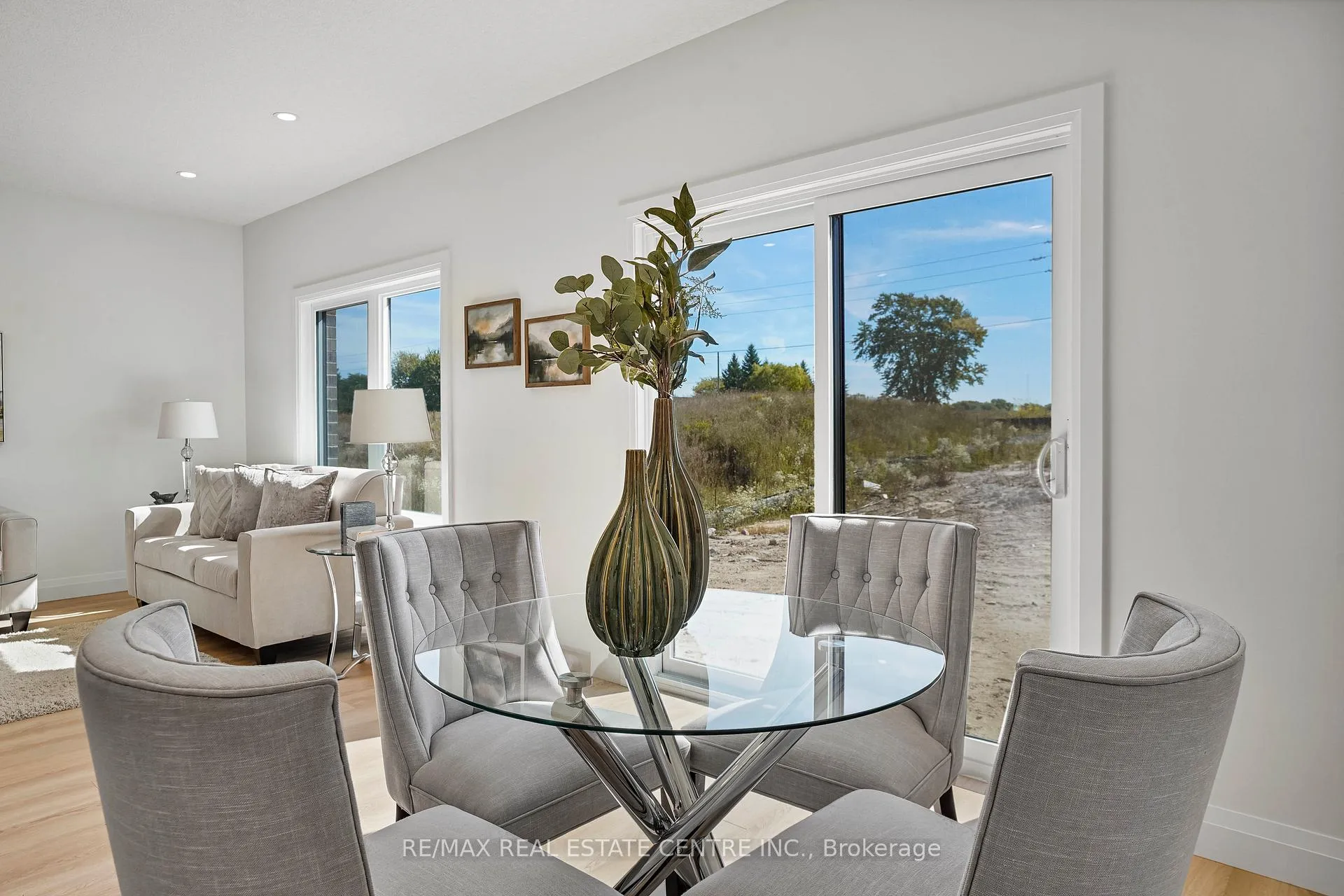 Photo 12 of 2524 Constance Avenue, London, South U — HOMEH