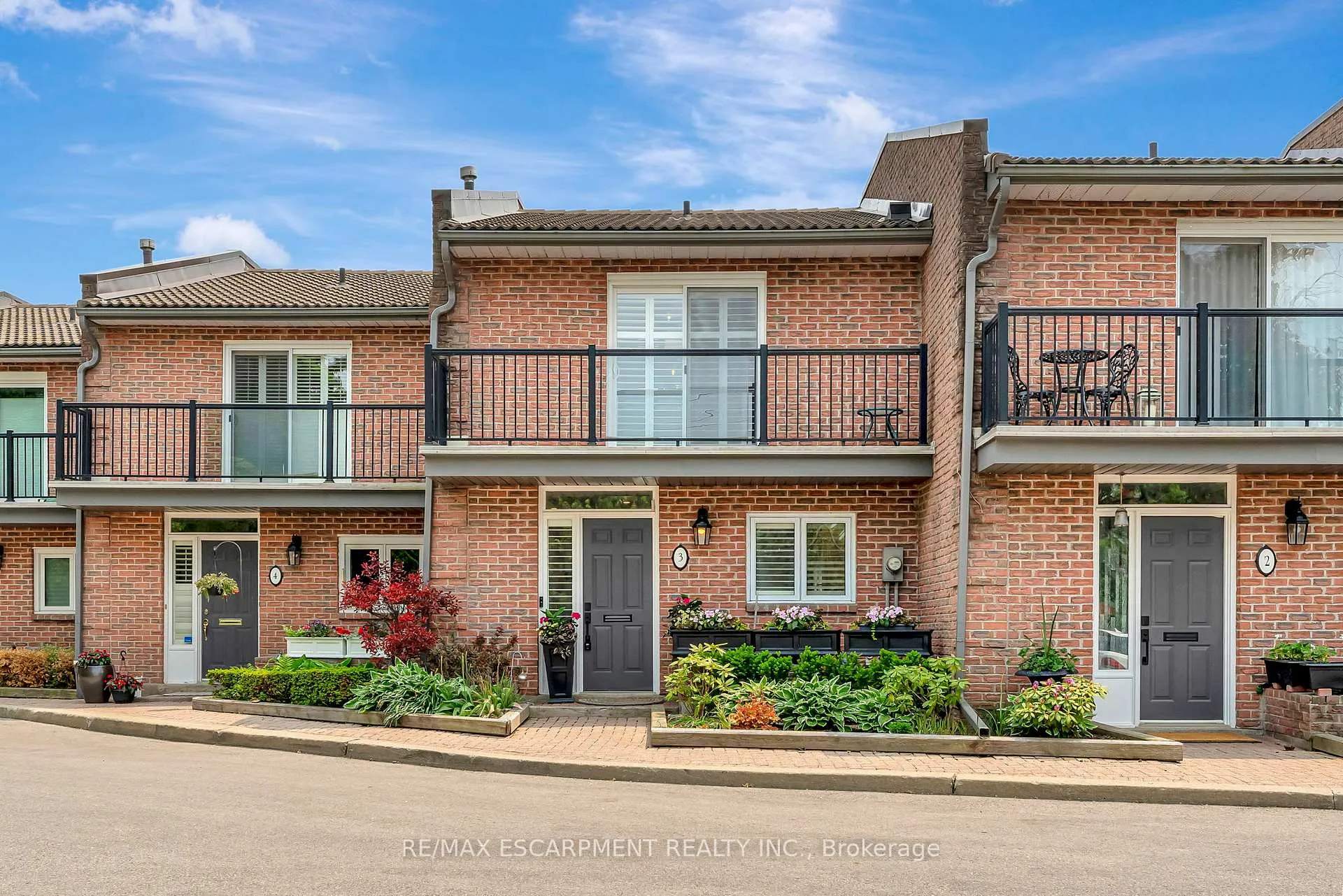 Photo of Unit 3, 2136 Old Lakeshore Road