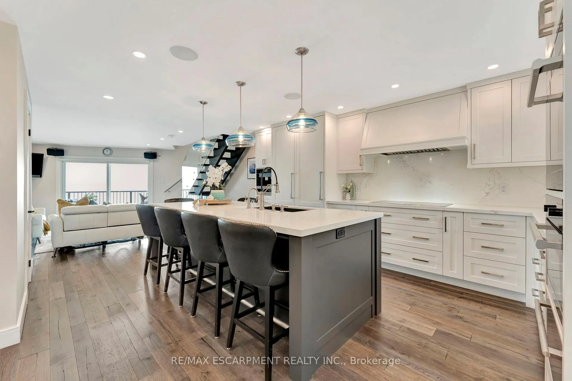 Photo 5 of Unit 3, 2136 Old Lakeshore Road, Burlington, Brant — HOMEH