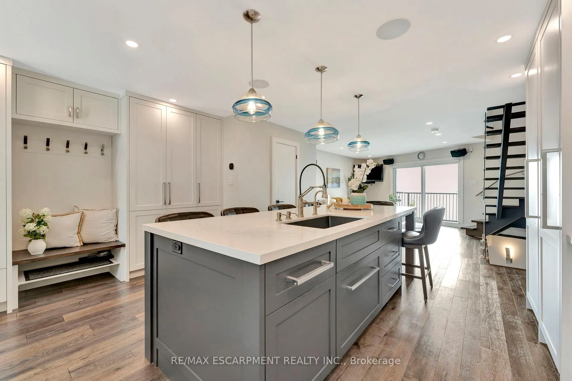 Photo 6 of Unit 3, 2136 Old Lakeshore Road, Burlington, Brant — HOMEH