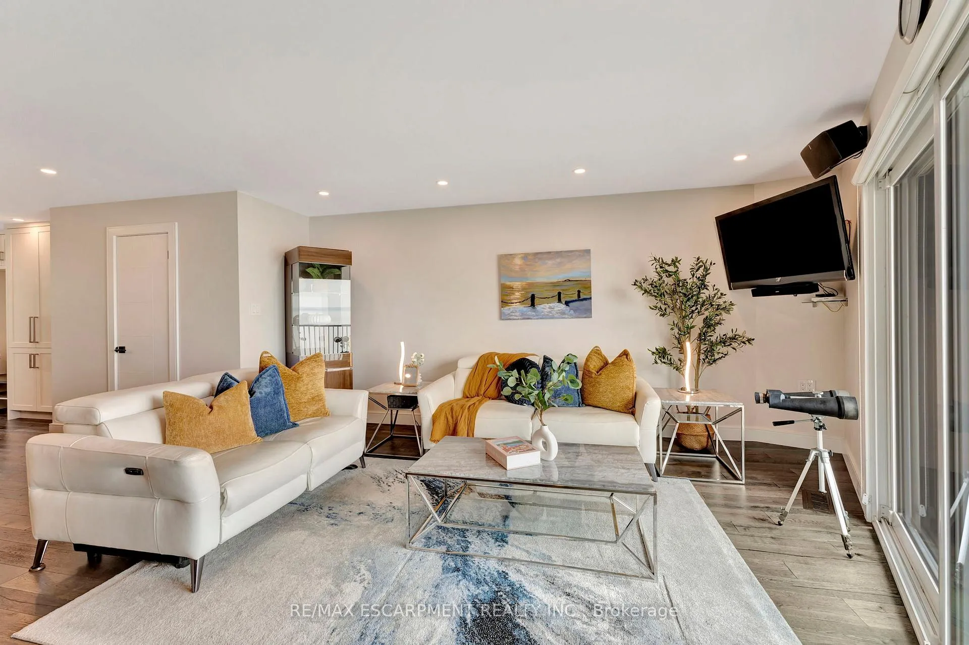Photo 14 of Unit 3, 2136 Old Lakeshore Road, Burlington, Brant — HOMEH