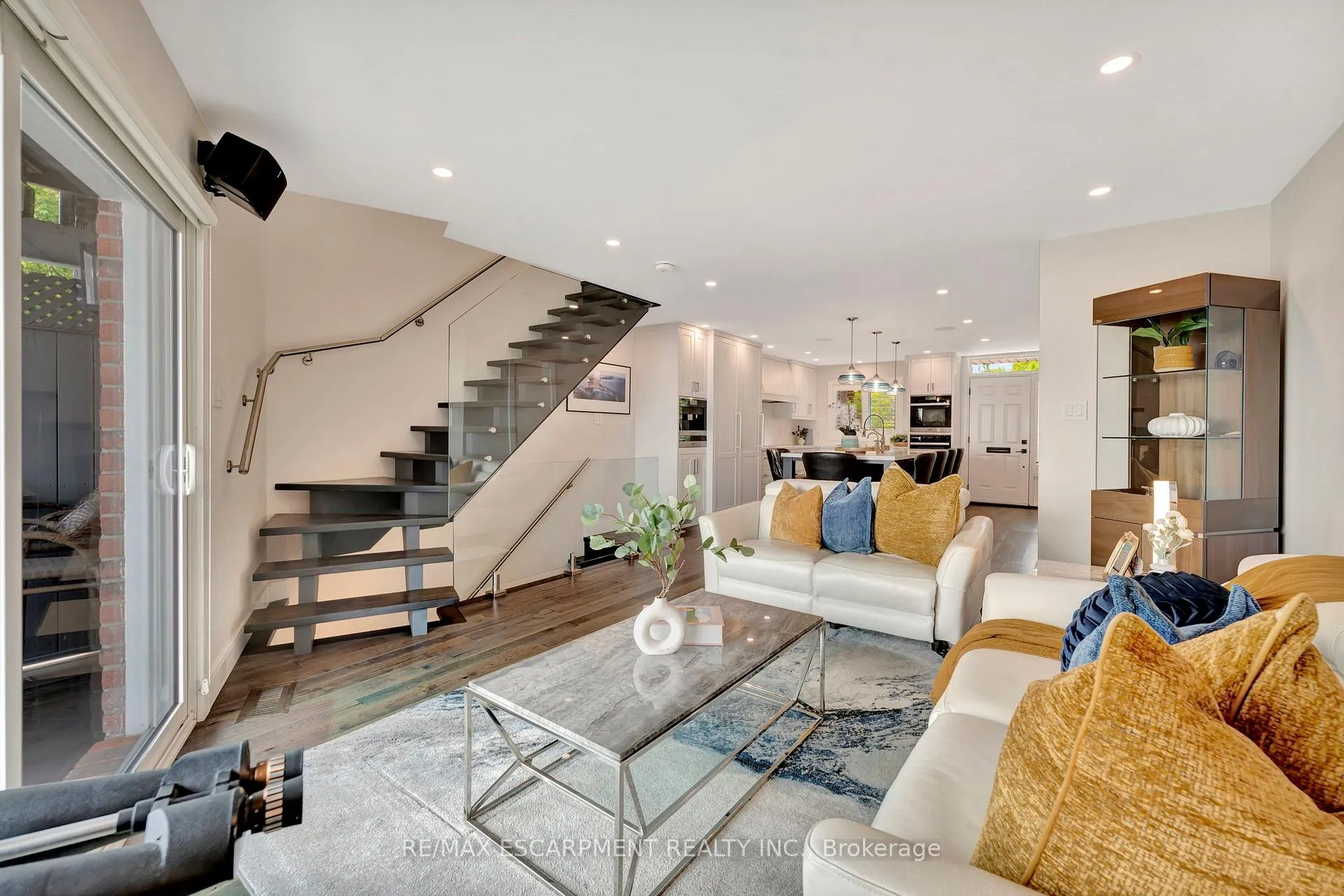 Photo 15 of Unit 3, 2136 Old Lakeshore Road, Burlington, Brant — HOMEH