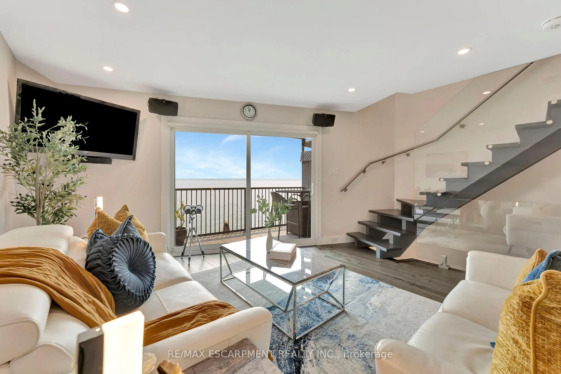Photo 16 of Unit 3, 2136 Old Lakeshore Road, Burlington, Brant — HOMEH
