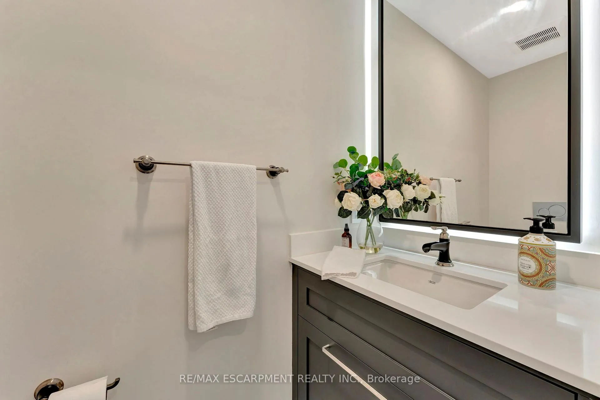 Photo 19 of Unit 3, 2136 Old Lakeshore Road, Burlington, Brant — HOMEH