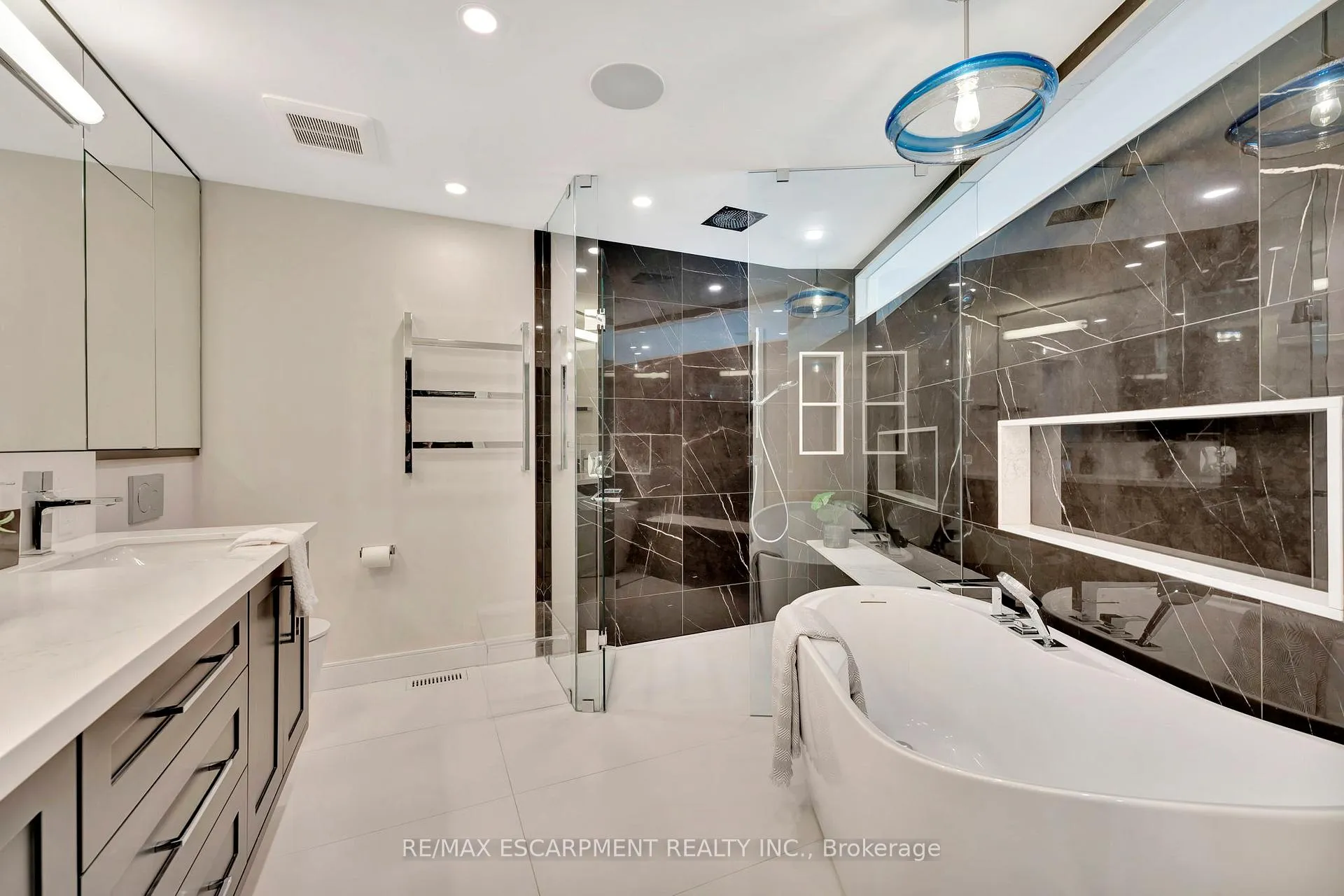 Photo 22 of Unit 3, 2136 Old Lakeshore Road, Burlington, Brant — HOMEH