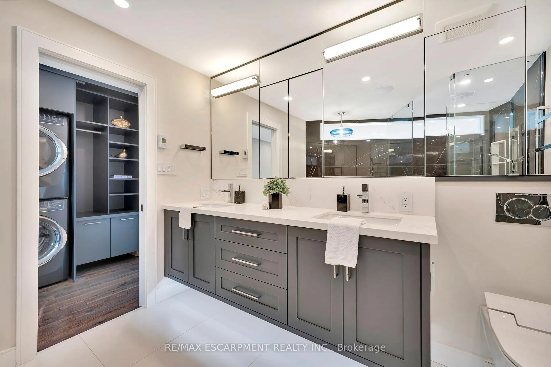 Photo 23 of Unit 3, 2136 Old Lakeshore Road, Burlington, Brant — HOMEH