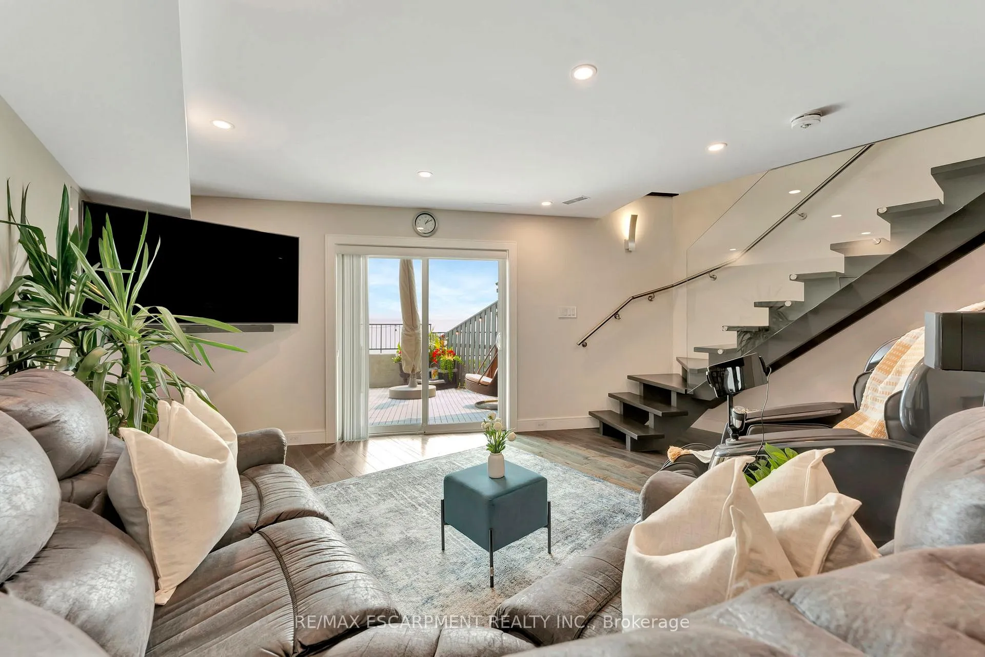 Photo 32 of Unit 3, 2136 Old Lakeshore Road, Burlington, Brant — HOMEH