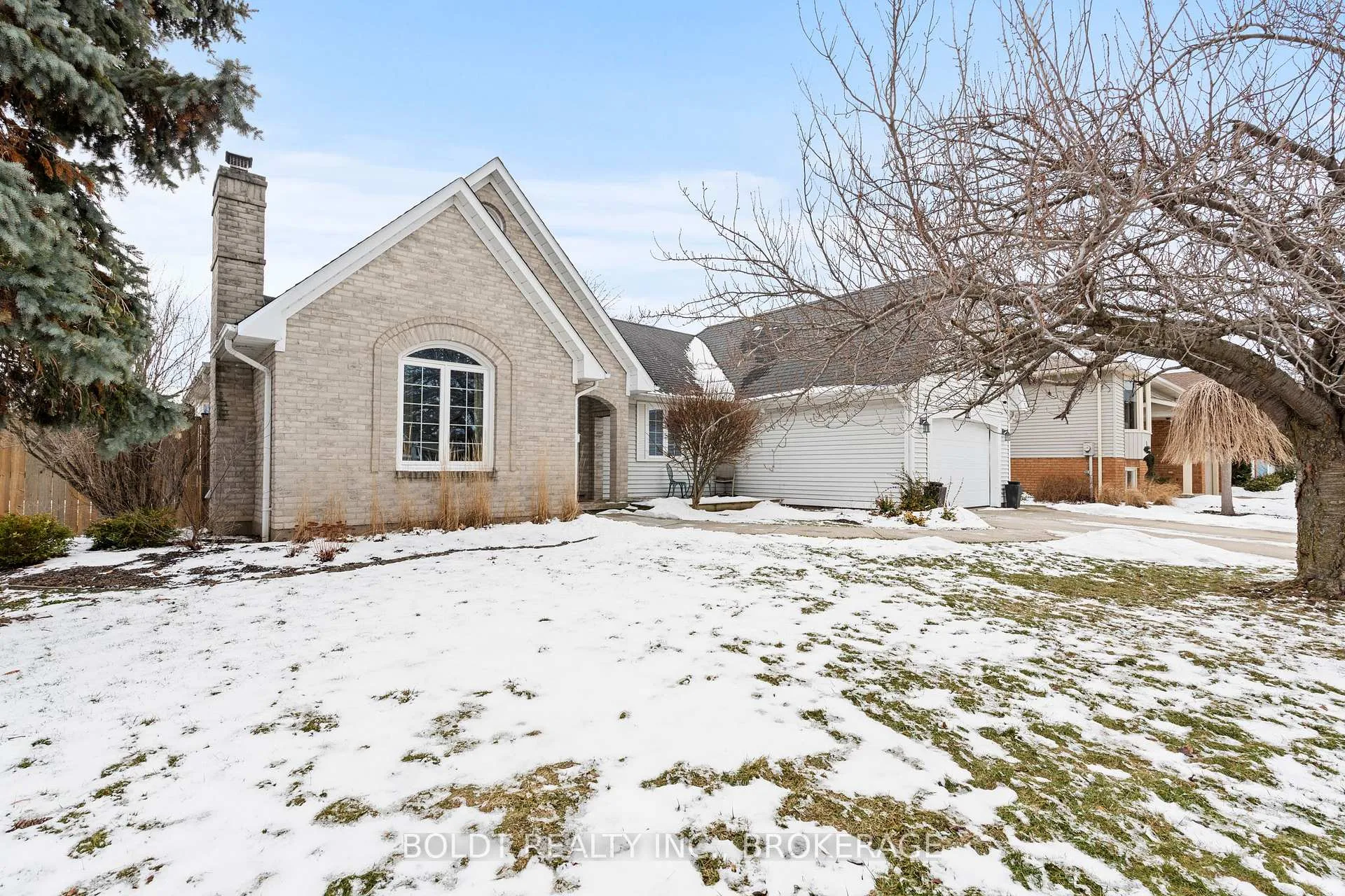 Photo 3 of 16 Stoney Brook Crescent, St. Catharines, Grapeview — HOMEH