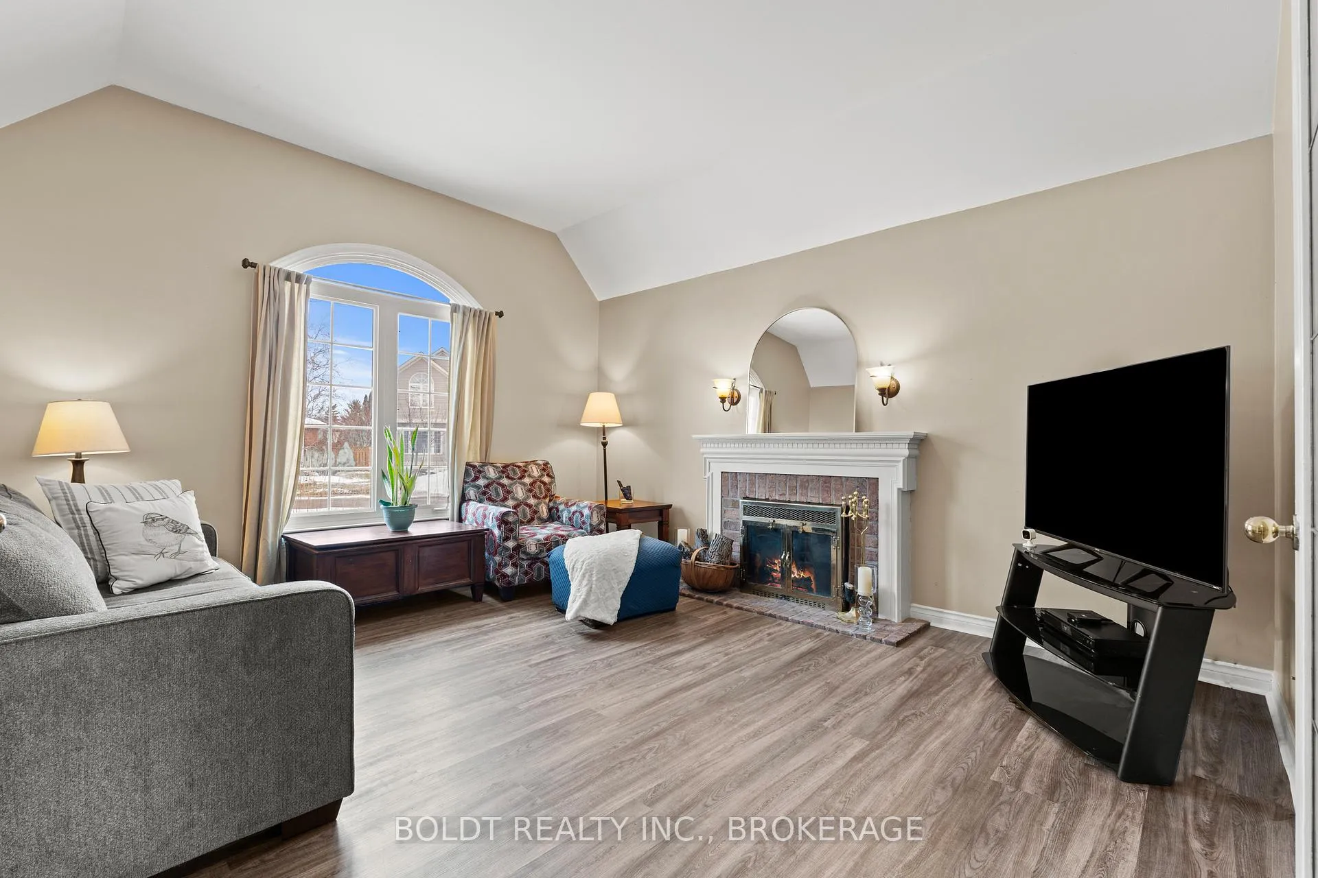 Photo 7 of 16 Stoney Brook Crescent, St. Catharines, Grapeview — HOMEH