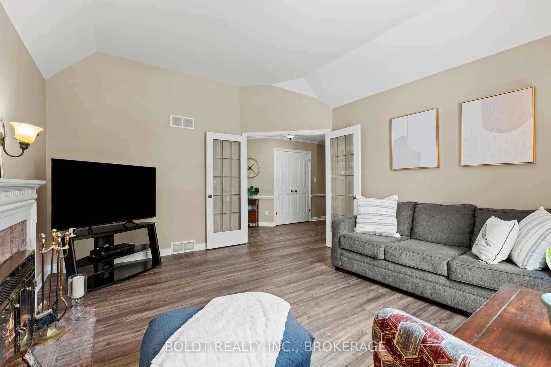 Photo 8 of 16 Stoney Brook Crescent, St. Catharines, Grapeview — HOMEH