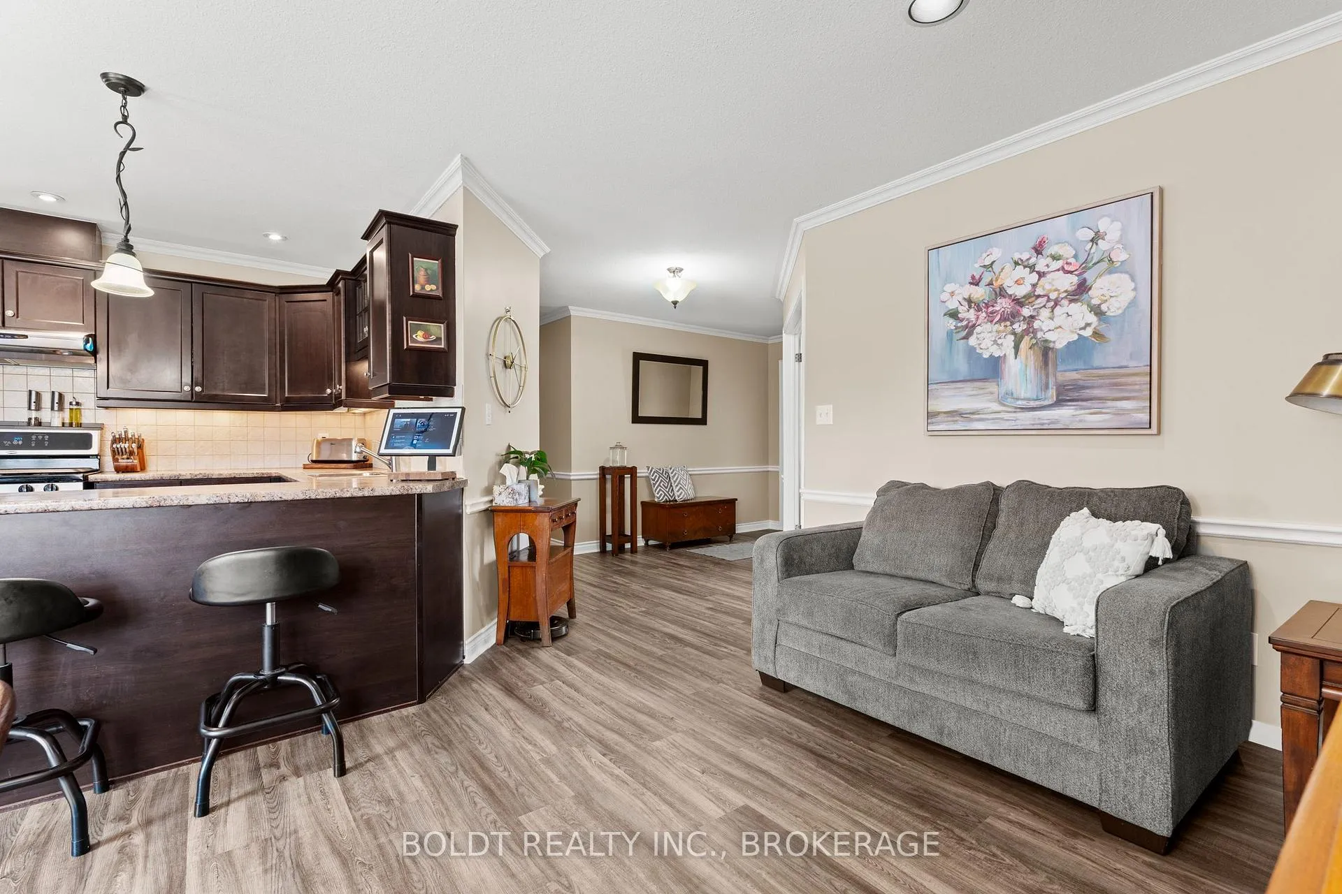 Photo 9 of 16 Stoney Brook Crescent, St. Catharines, Grapeview — HOMEH