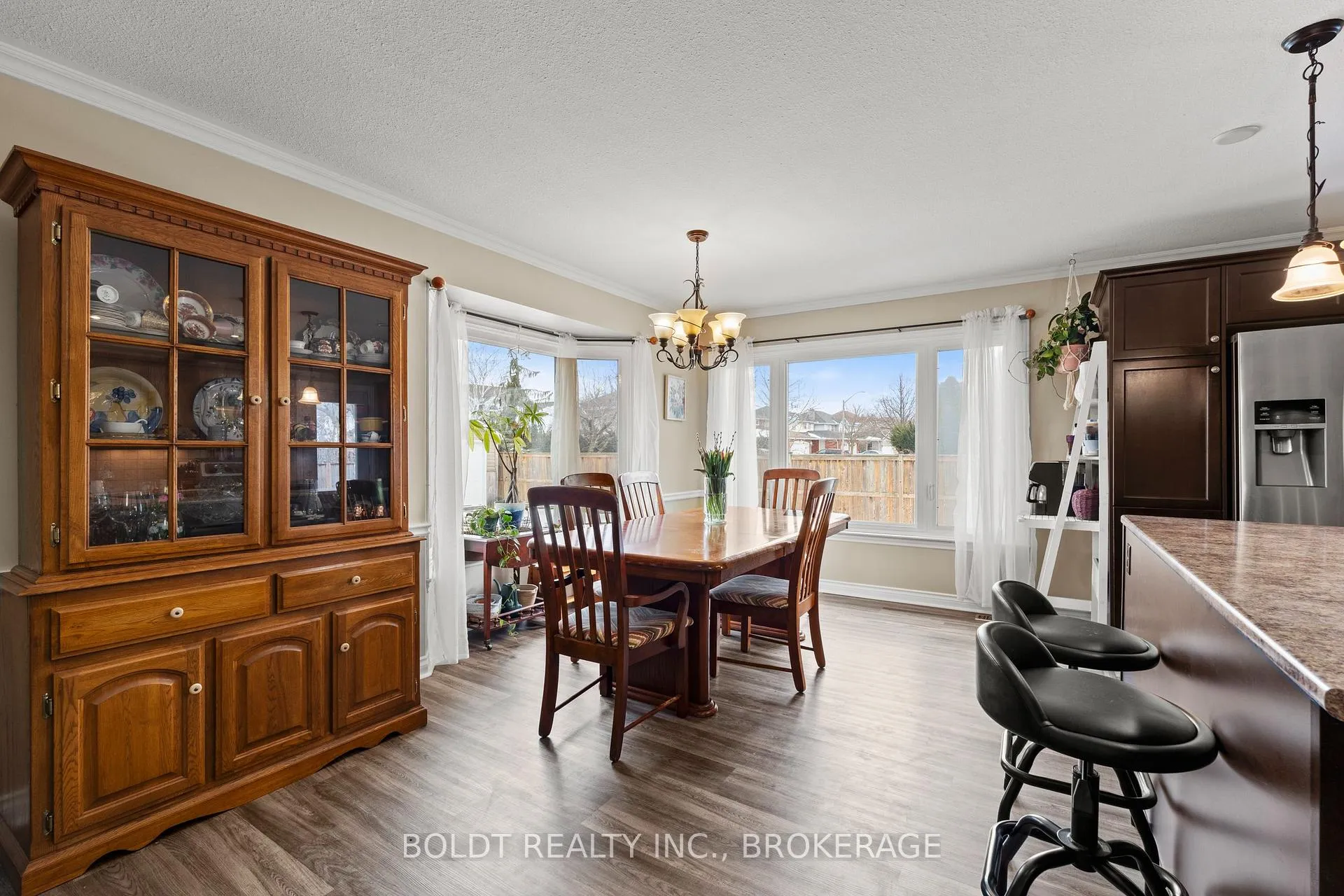Photo 10 of 16 Stoney Brook Crescent, St. Catharines, Grapeview — HOMEH