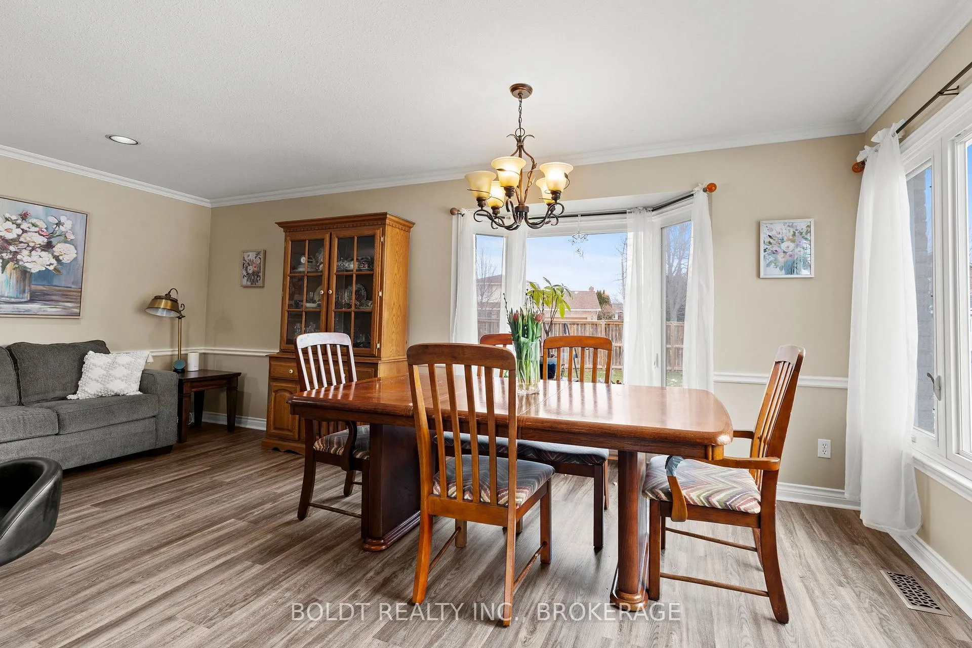 Photo 11 of 16 Stoney Brook Crescent, St. Catharines, Grapeview — HOMEH