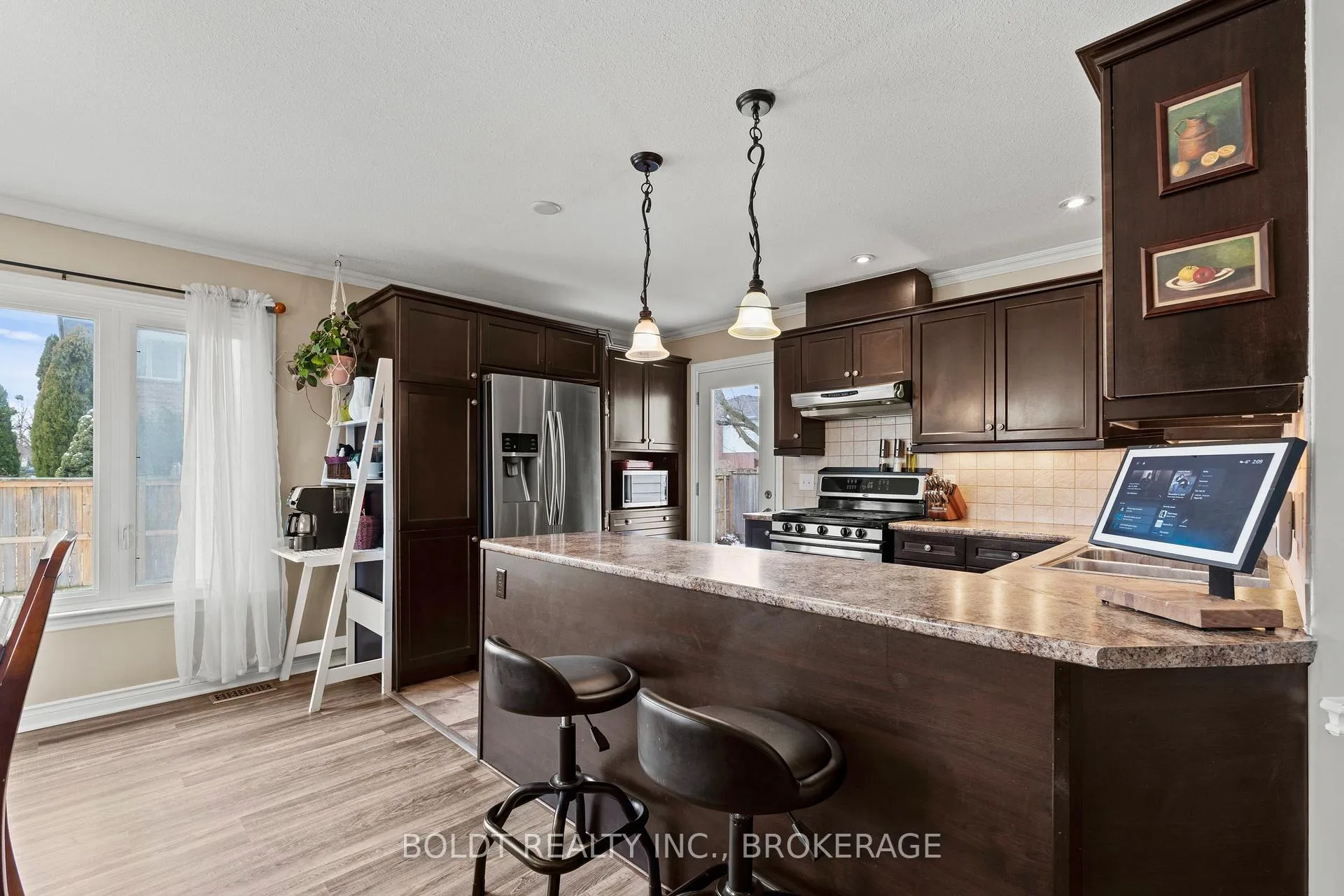 Photo 12 of 16 Stoney Brook Crescent, St. Catharines, Grapeview — HOMEH