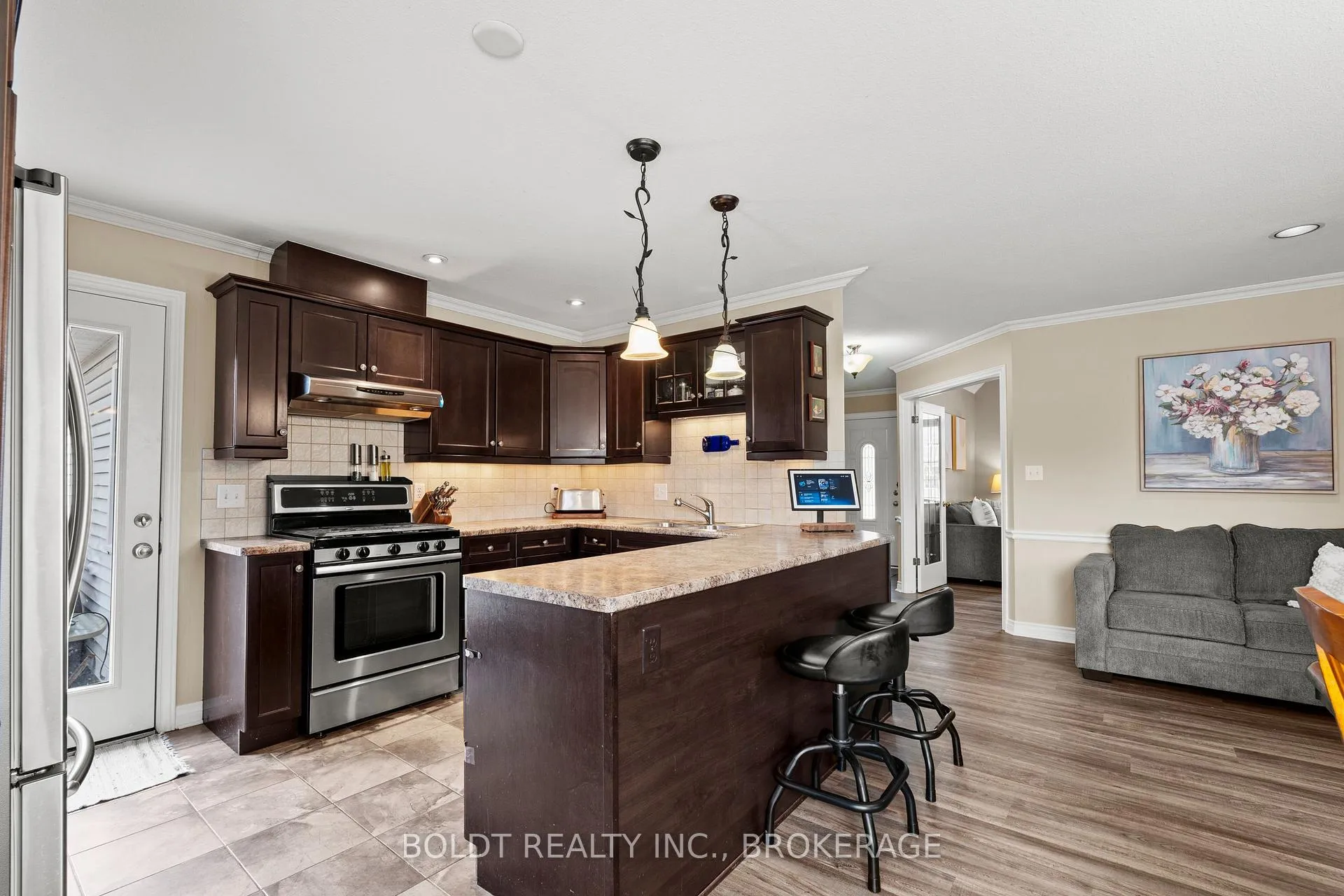 Photo 13 of 16 Stoney Brook Crescent, St. Catharines, Grapeview — HOMEH