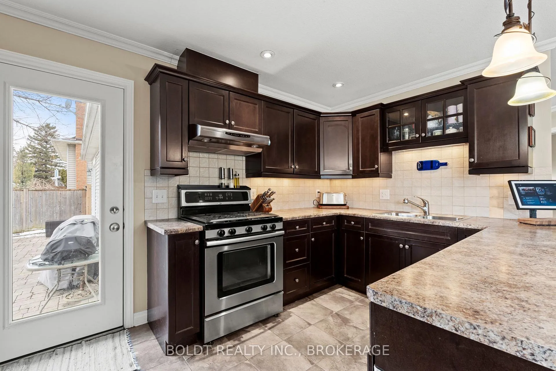 Photo 14 of 16 Stoney Brook Crescent, St. Catharines, Grapeview — HOMEH