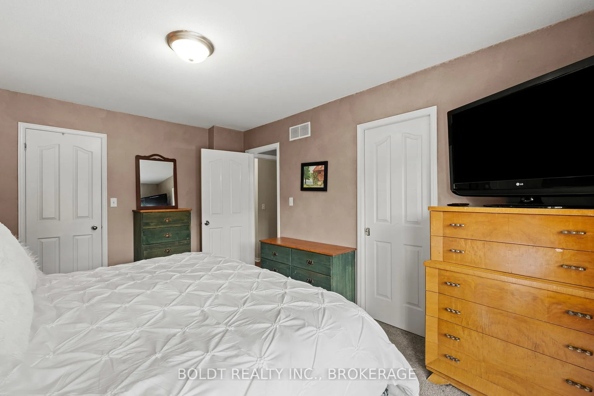 Photo 18 of 16 Stoney Brook Crescent, St. Catharines, Grapeview — HOMEH