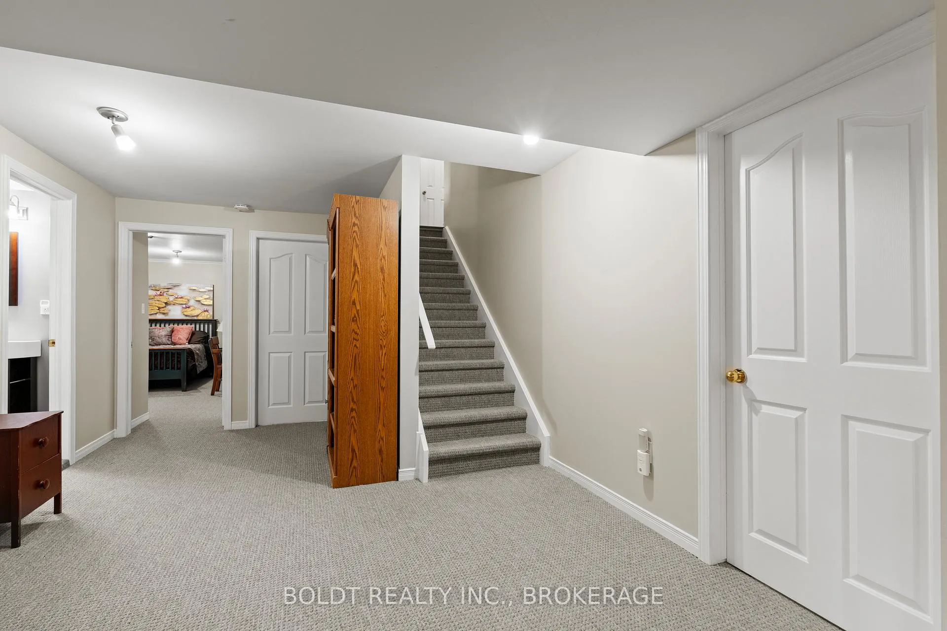 Photo 23 of 16 Stoney Brook Crescent, St. Catharines, Grapeview — HOMEH