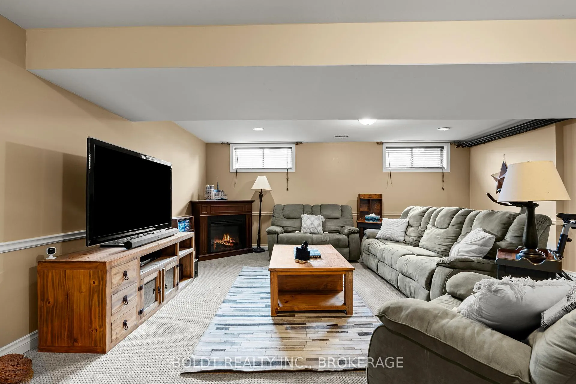 Photo 25 of 16 Stoney Brook Crescent, St. Catharines, Grapeview — HOMEH