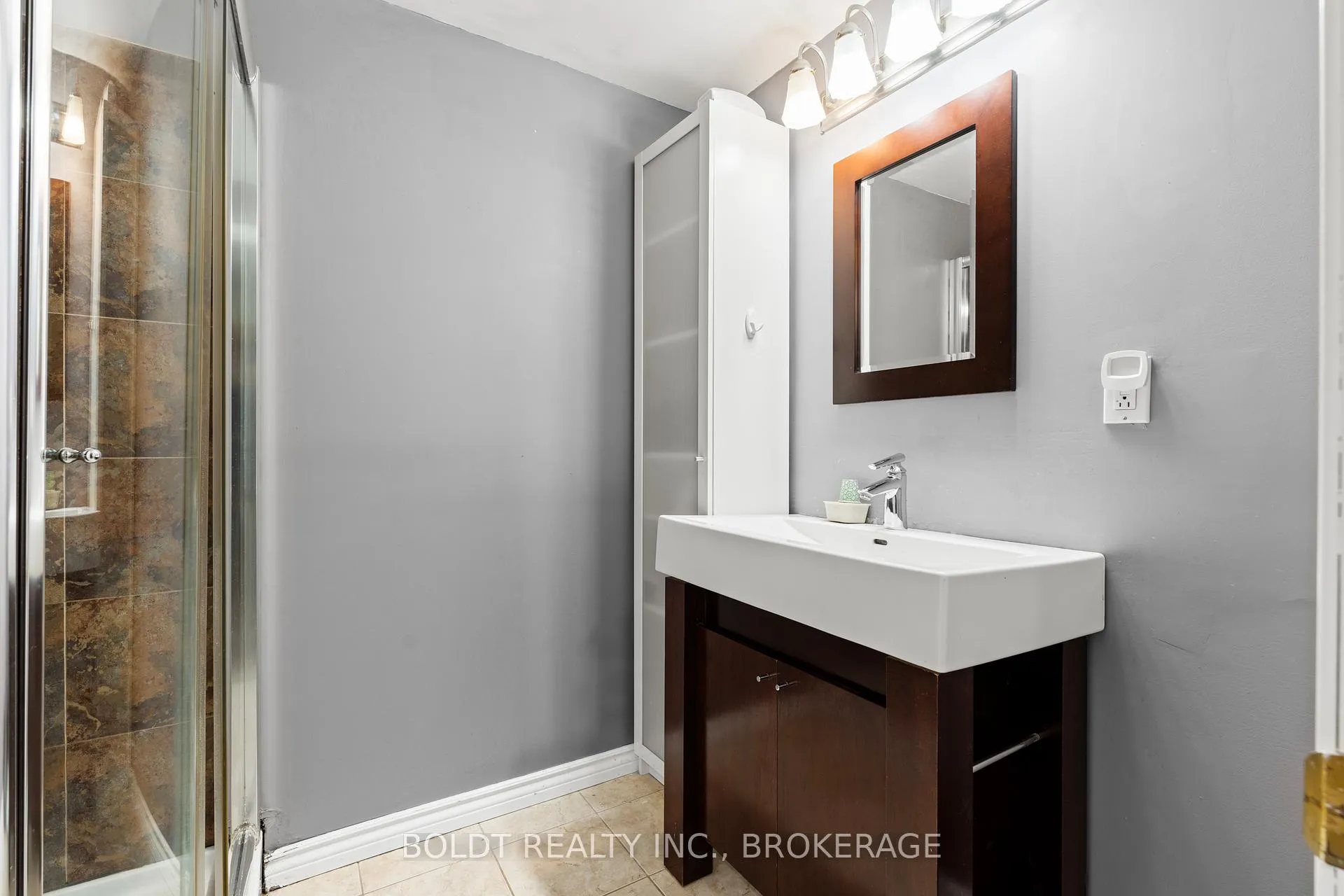 Photo 32 of 16 Stoney Brook Crescent, St. Catharines, Grapeview — HOMEH