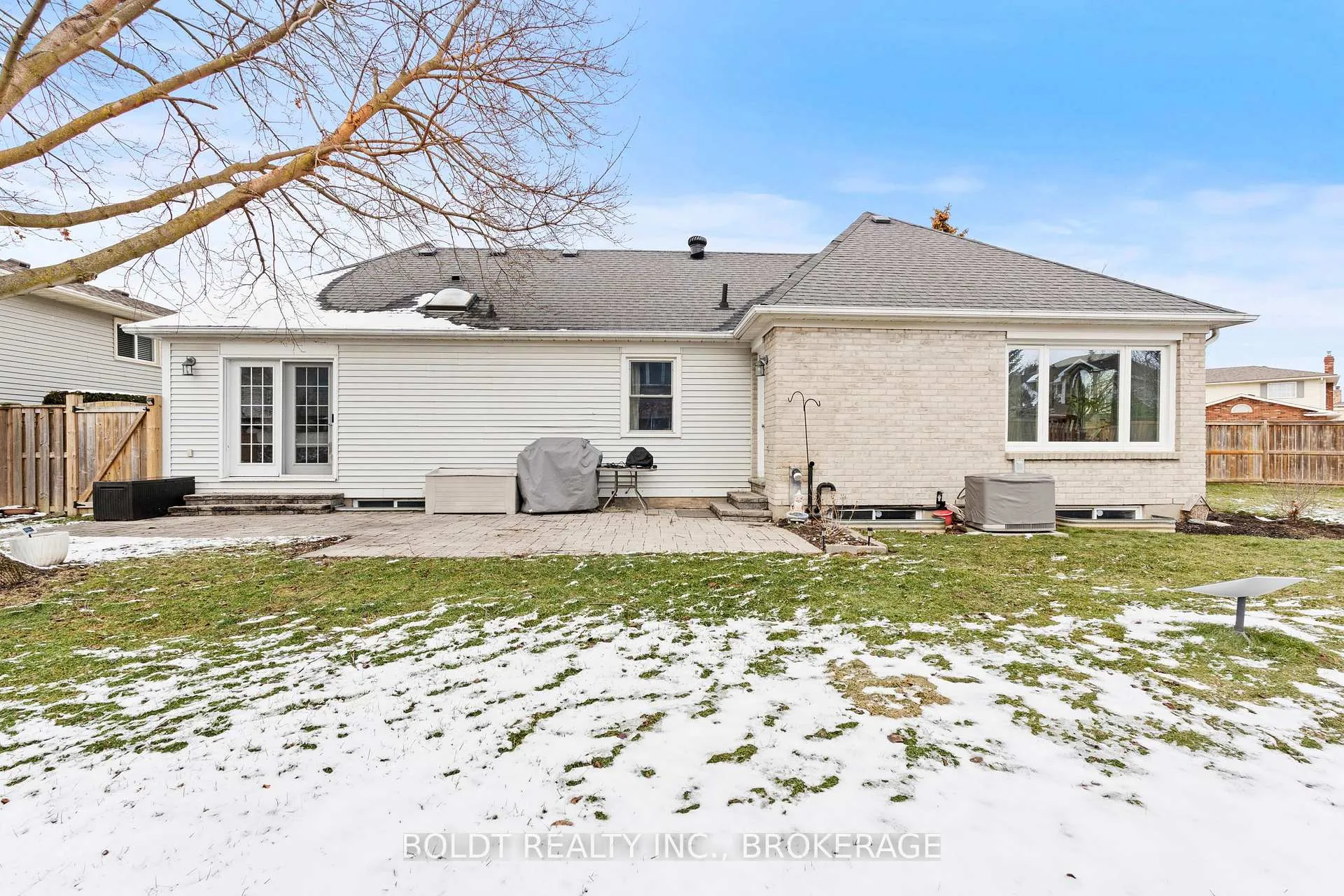 Photo 35 of 16 Stoney Brook Crescent, St. Catharines, Grapeview — HOMEH
