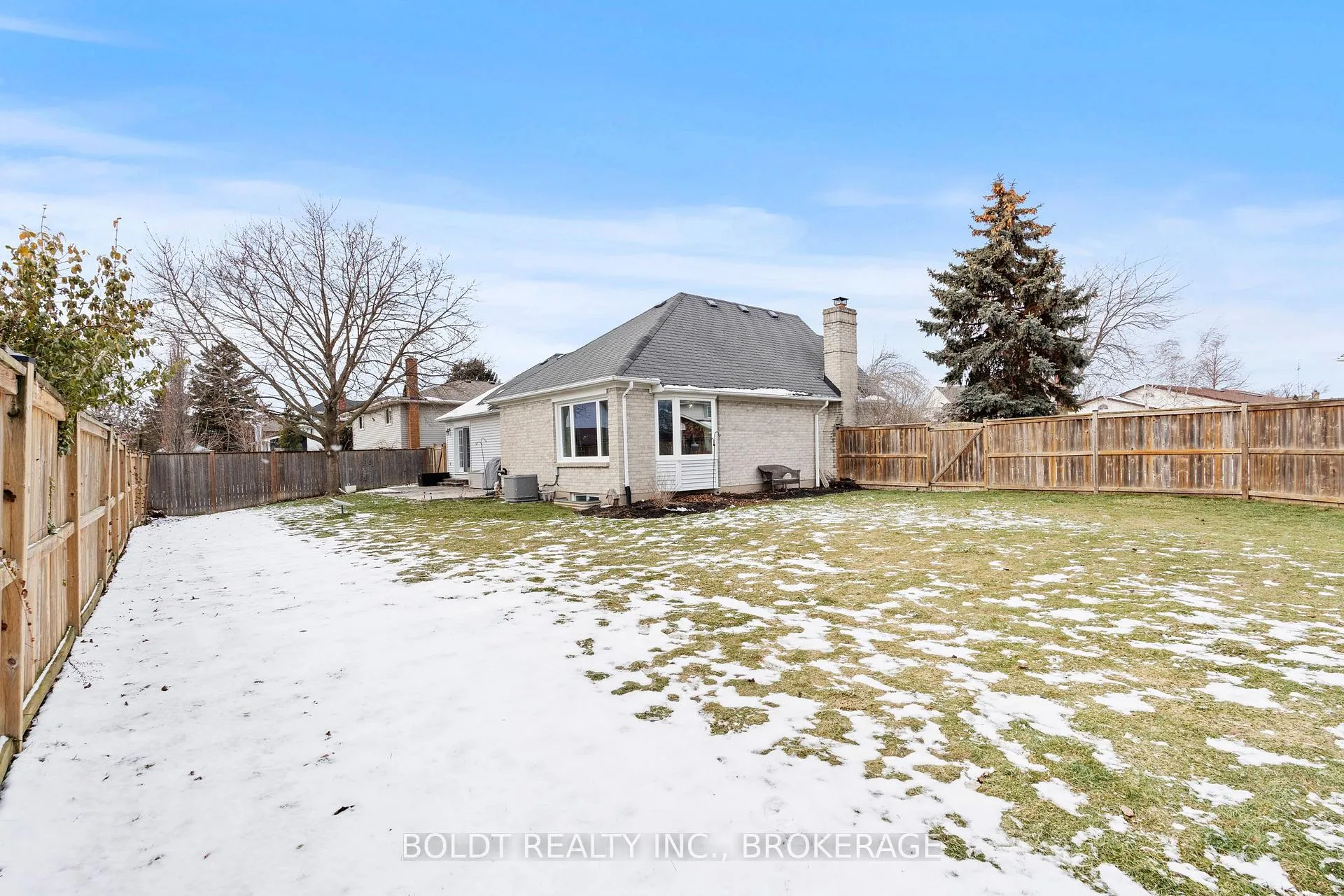 Photo 37 of 16 Stoney Brook Crescent, St. Catharines, Grapeview — HOMEH