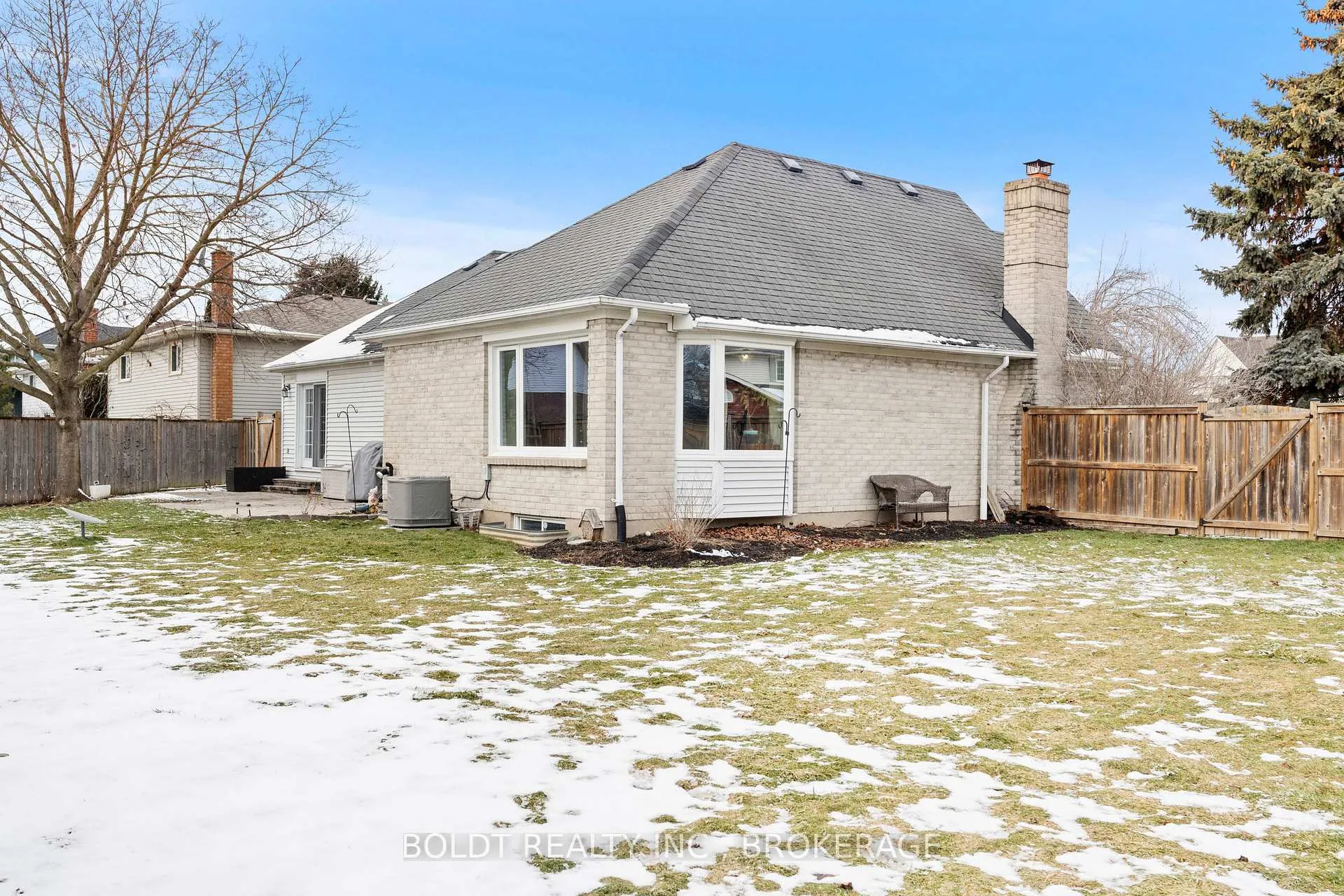 Photo 38 of 16 Stoney Brook Crescent, St. Catharines, Grapeview — HOMEH