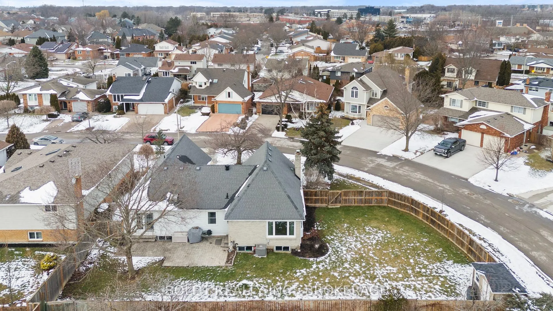 Photo 42 of 16 Stoney Brook Crescent, St. Catharines, Grapeview — HOMEH