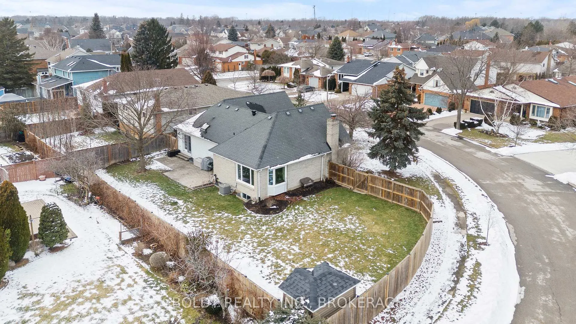 Photo 43 of 16 Stoney Brook Crescent, St. Catharines, Grapeview — HOMEH