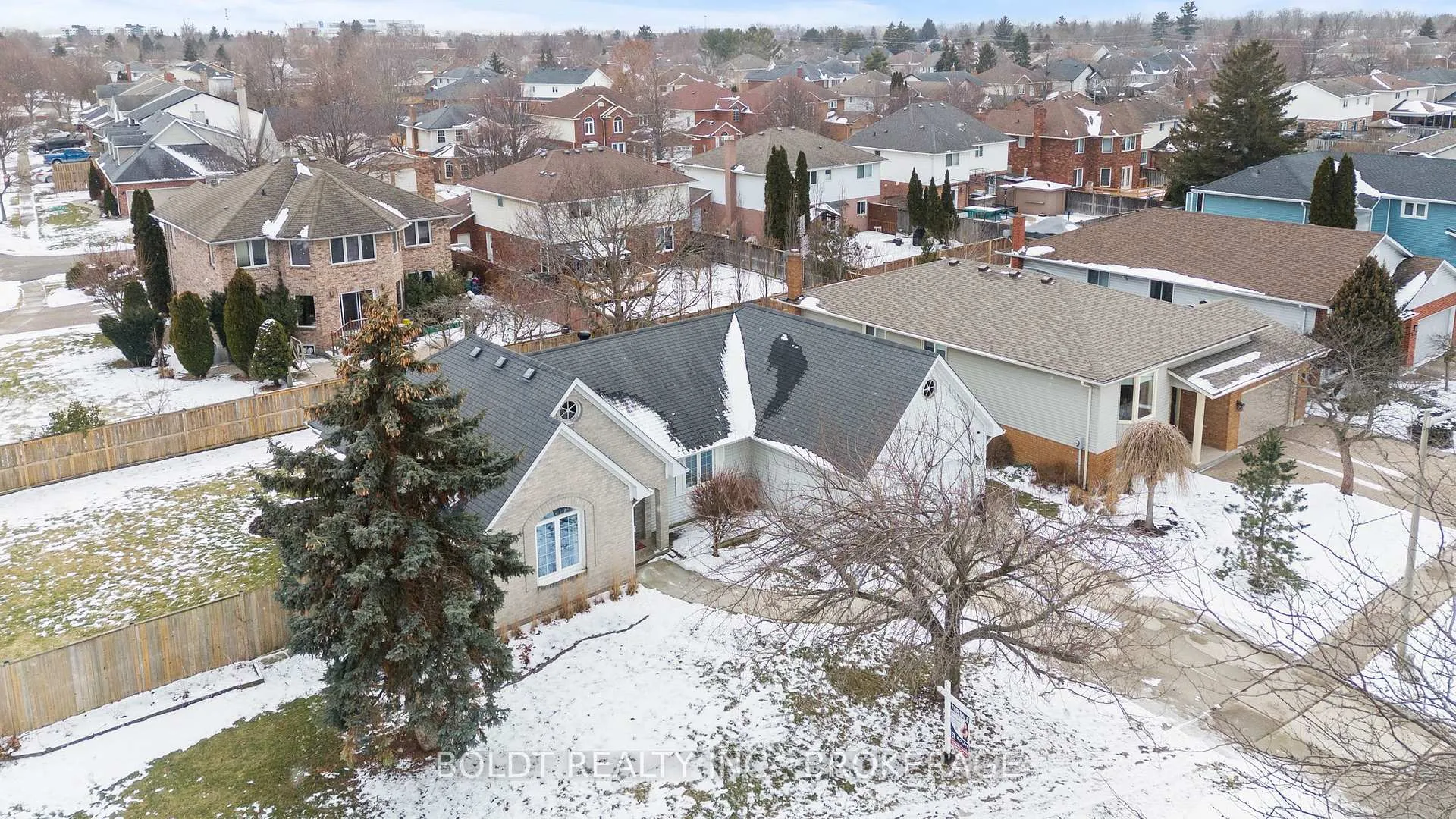 Photo 44 of 16 Stoney Brook Crescent, St. Catharines, Grapeview — HOMEH