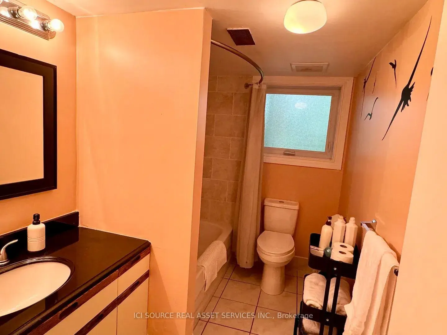 Photo 10 of Unit Basement, 27 Valley Trail, East Gwillimbury, Rural East Gwillimbury — HOMEH