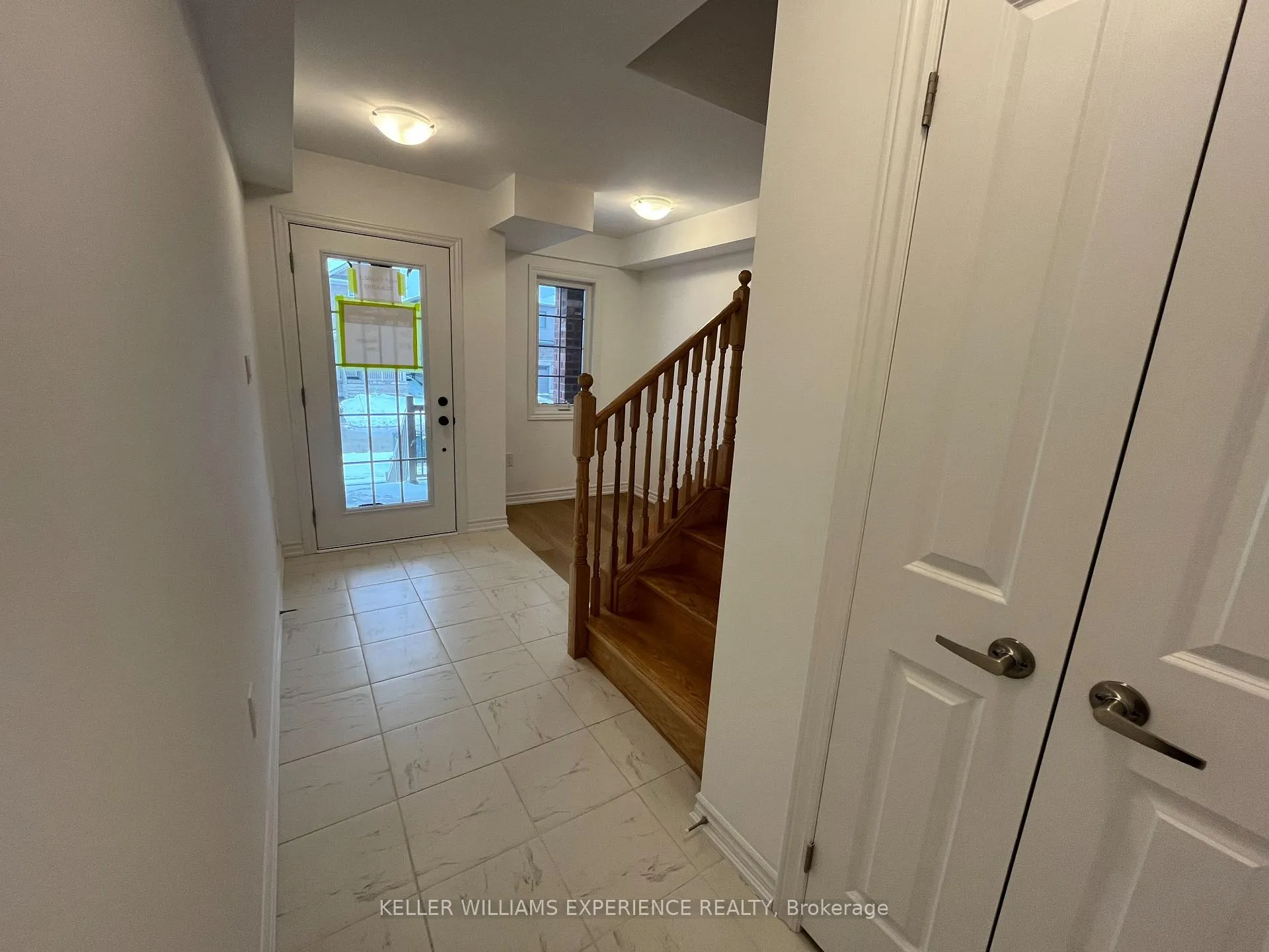 Photo 4 of 63 Harvest Crescent, Barrie, Rural Barrie Southeast — HOMEH