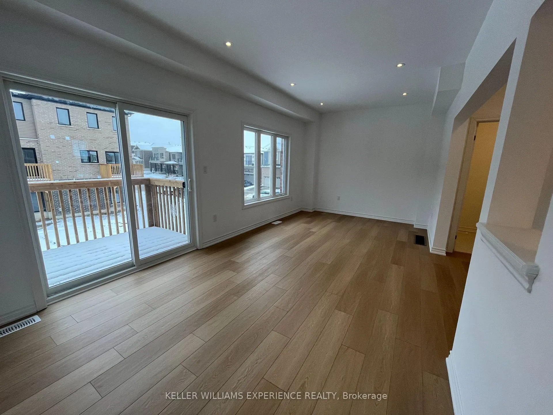 Photo 10 of 63 Harvest Crescent, Barrie, Rural Barrie Southeast — HOMEH