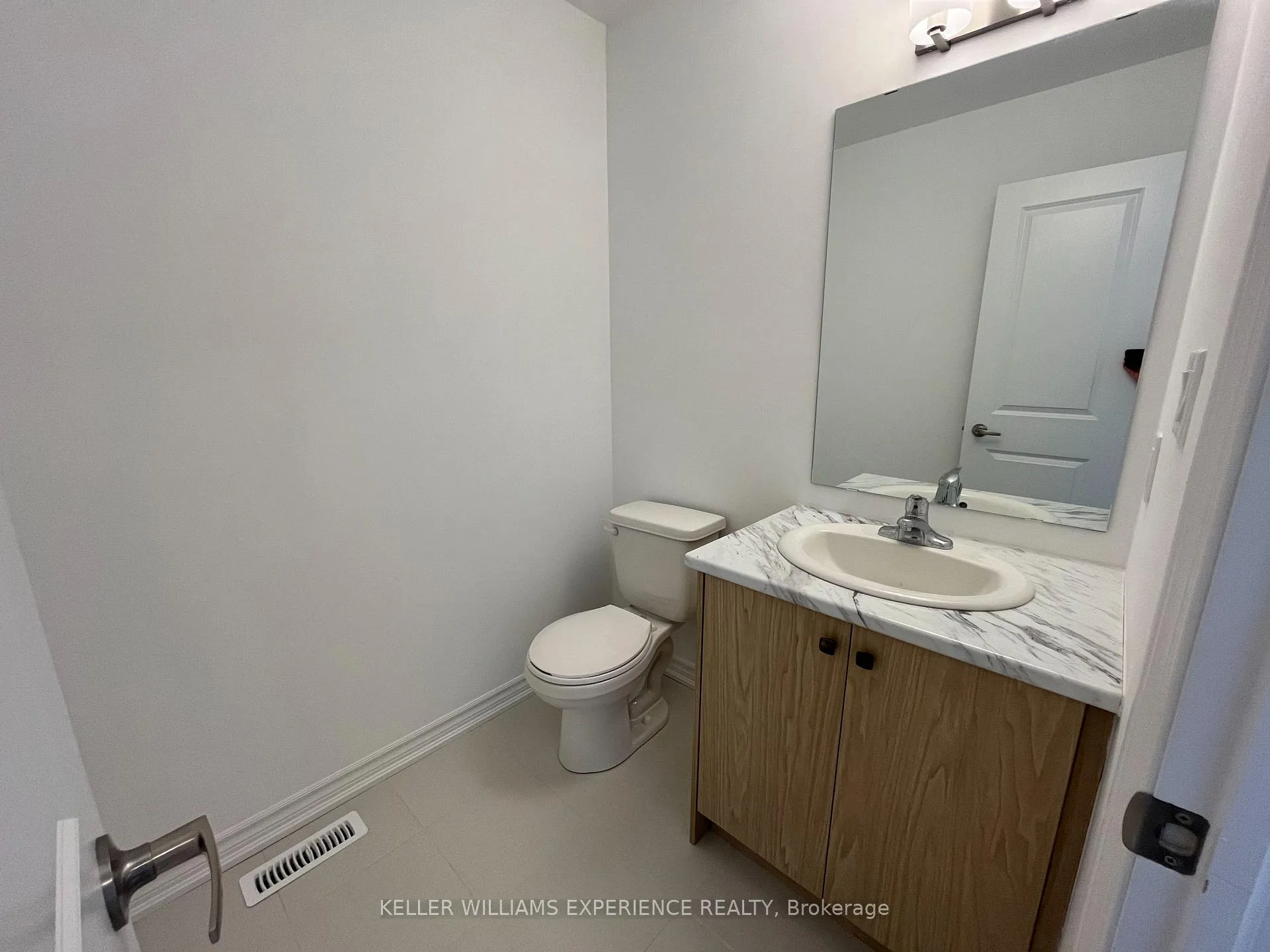 Photo 14 of 63 Harvest Crescent, Barrie, Rural Barrie Southeast — HOMEH