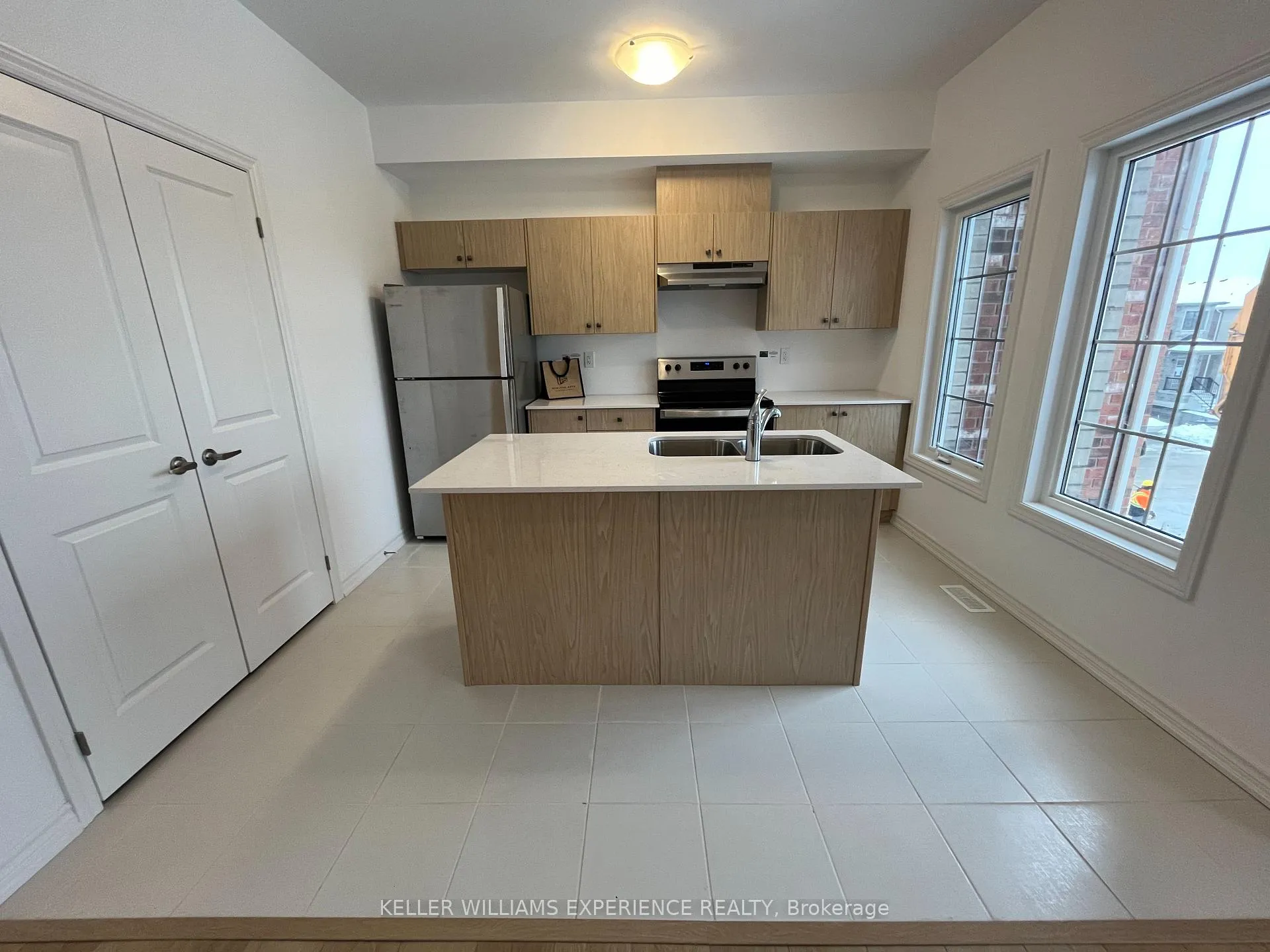 Photo 16 of 63 Harvest Crescent, Barrie, Rural Barrie Southeast — HOMEH