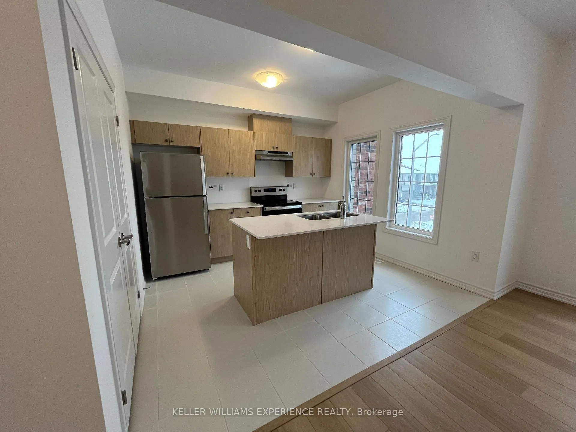 Photo 33 of 63 Harvest Crescent, Barrie, Rural Barrie Southeast — HOMEH