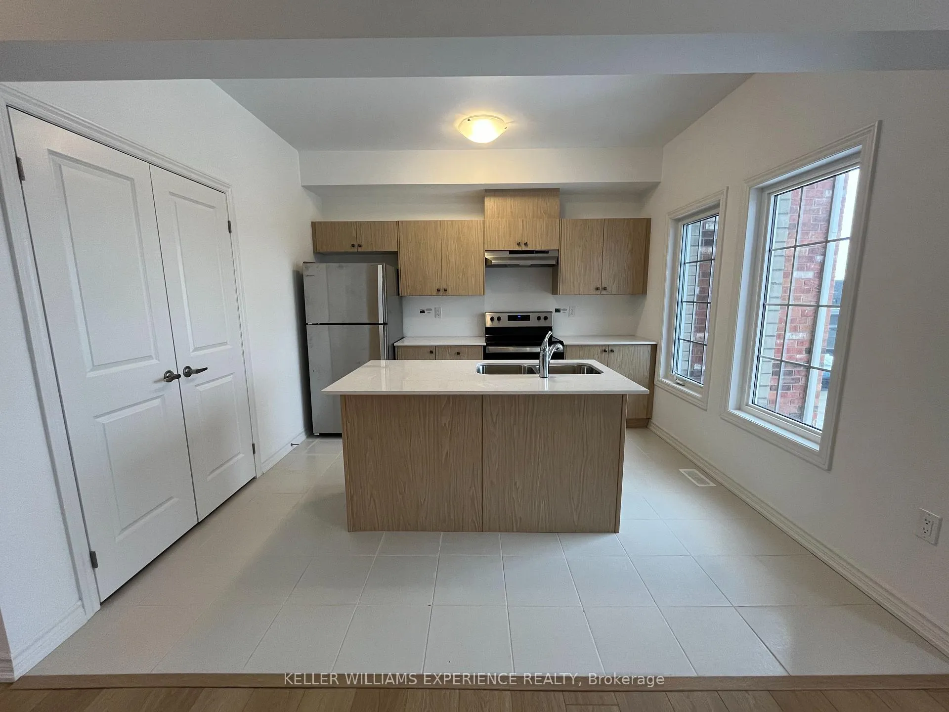 Photo 34 of 63 Harvest Crescent, Barrie, Rural Barrie Southeast — HOMEH