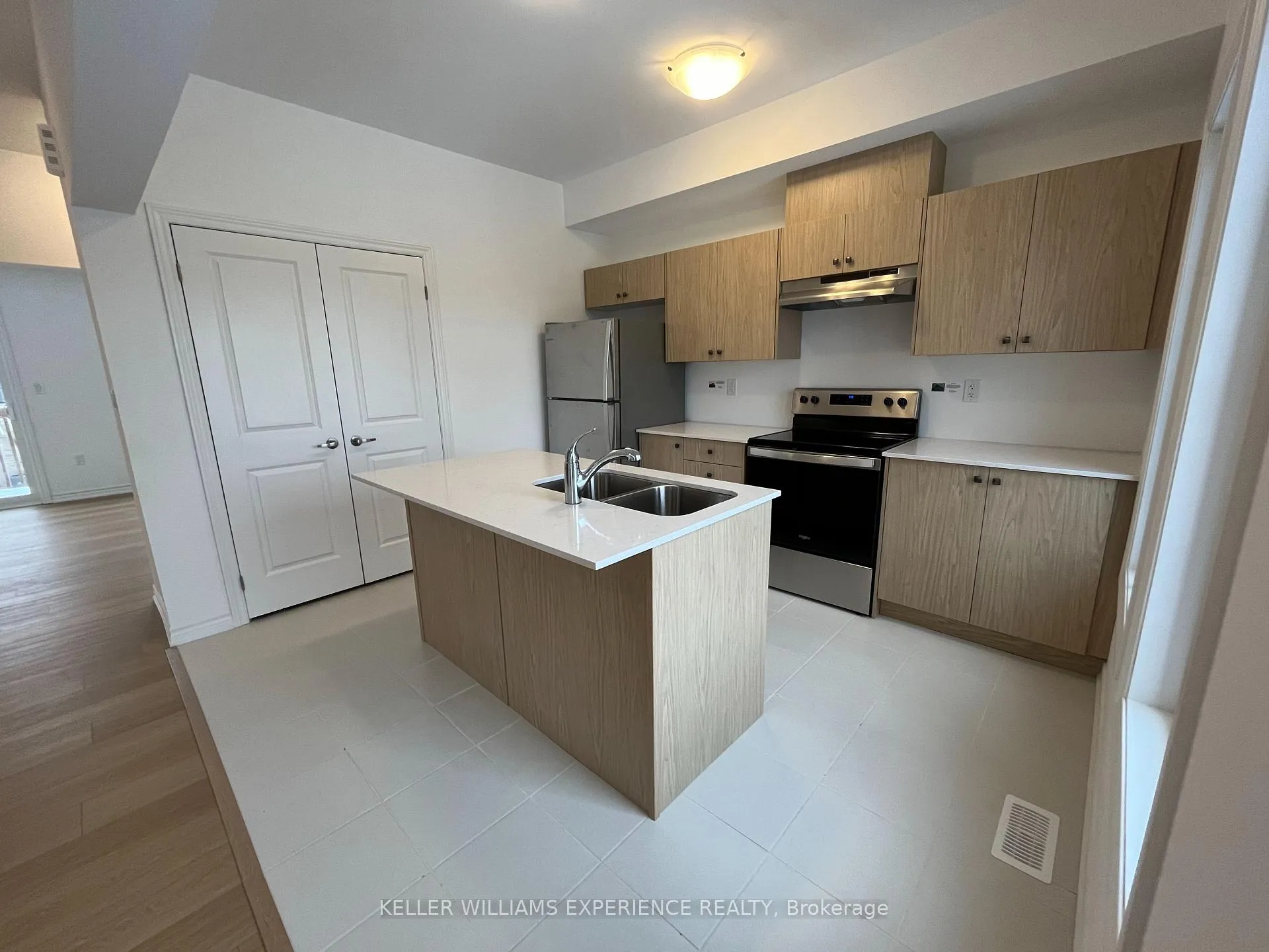 Photo 35 of 63 Harvest Crescent, Barrie, Rural Barrie Southeast — HOMEH