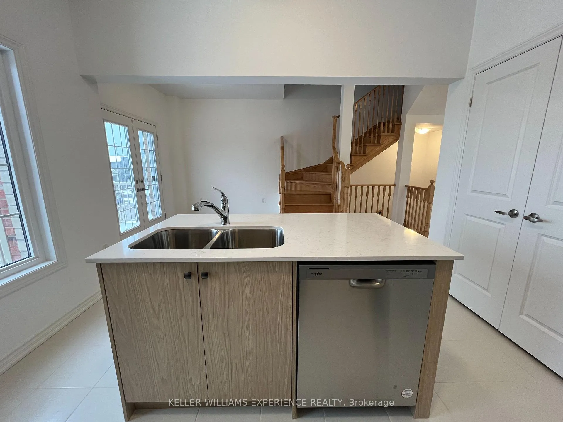 Photo 38 of 63 Harvest Crescent, Barrie, Rural Barrie Southeast — HOMEH