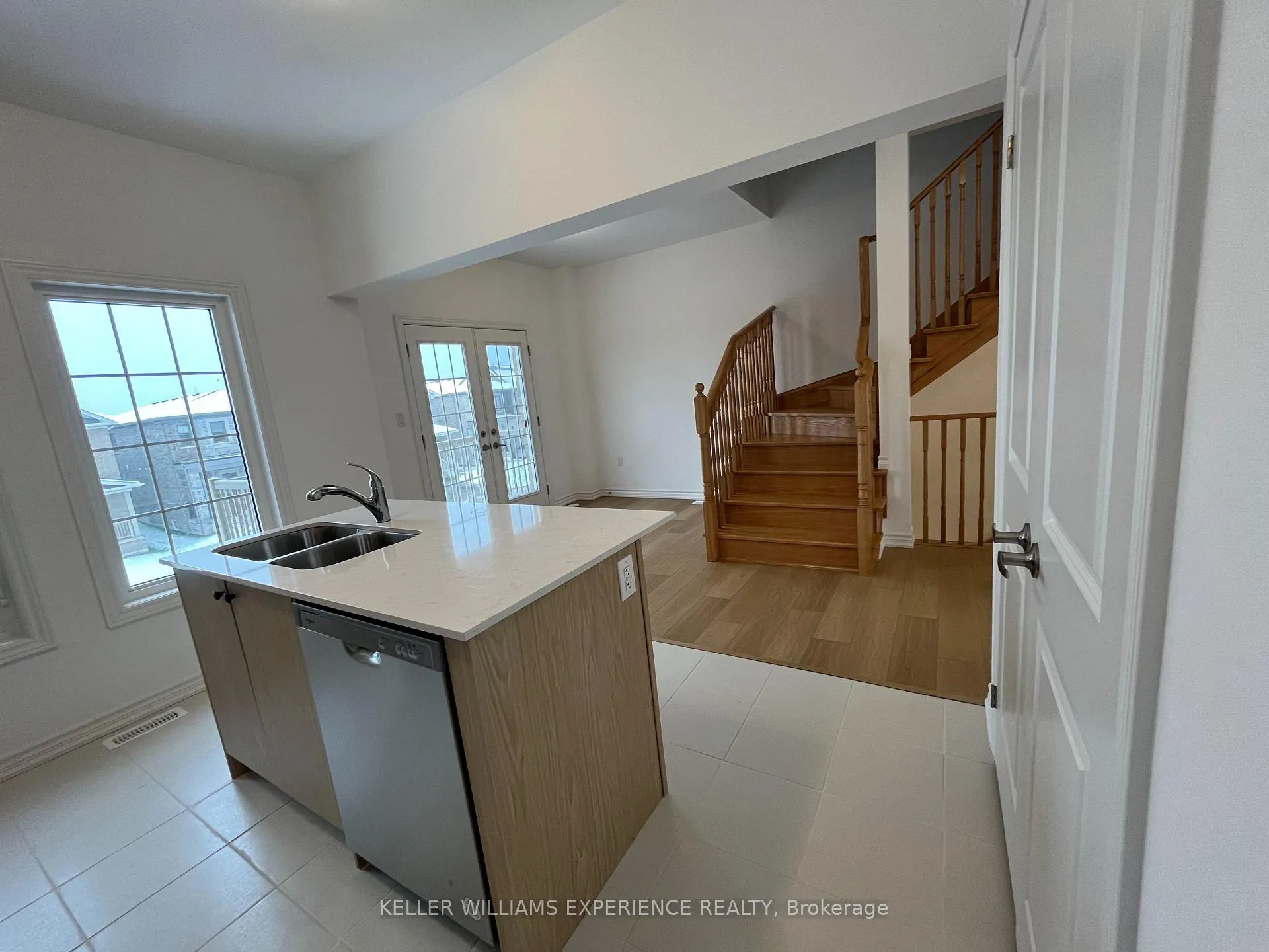 Photo 39 of 63 Harvest Crescent, Barrie, Rural Barrie Southeast — HOMEH