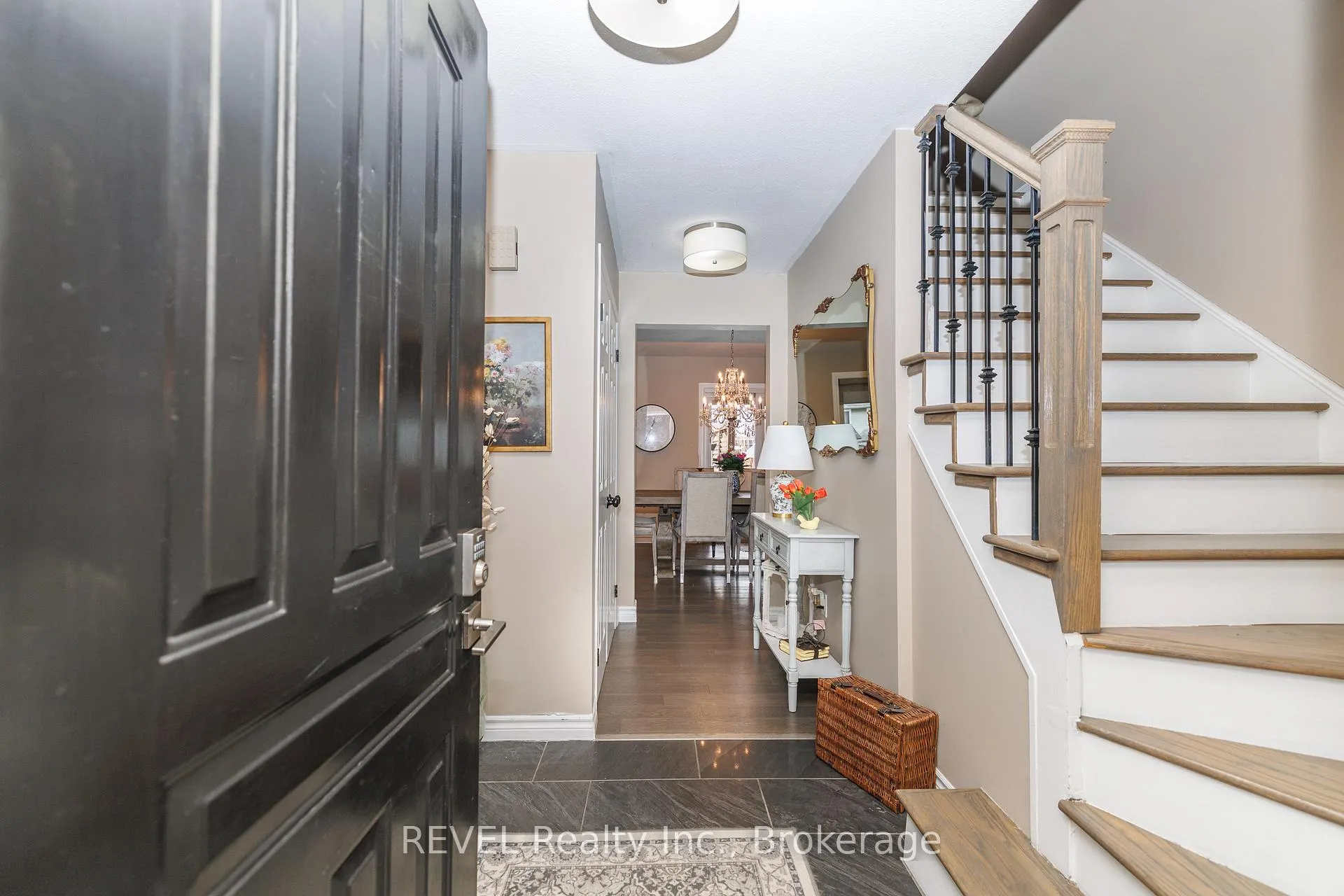 Photo 2 of 10 Bascary Crescent, St. Catharines, Rykert/Vansickle — HOMEH