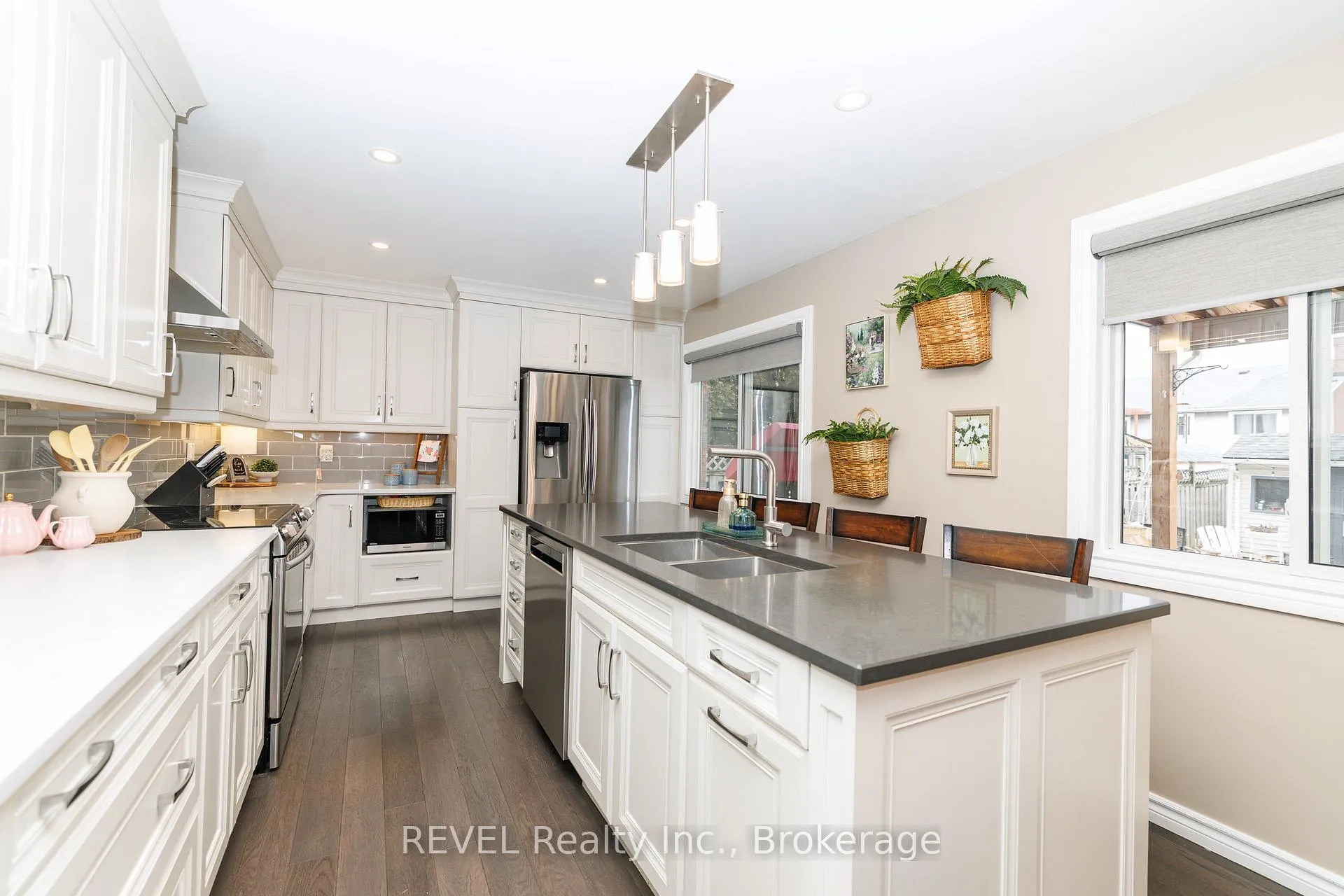 Photo 5 of 10 Bascary Crescent, St. Catharines, Rykert/Vansickle — HOMEH