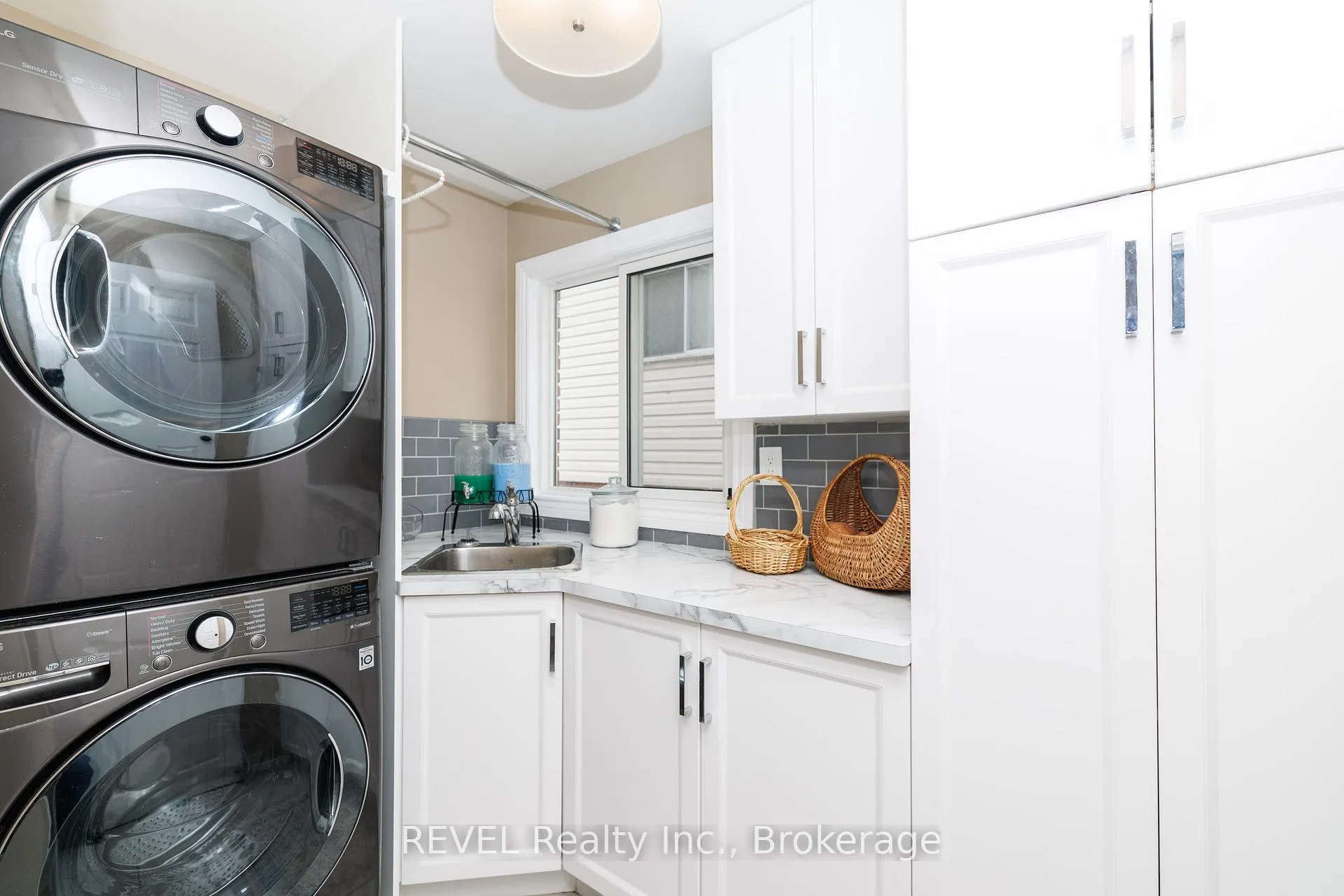 Photo 13 of 10 Bascary Crescent, St. Catharines, Rykert/Vansickle — HOMEH