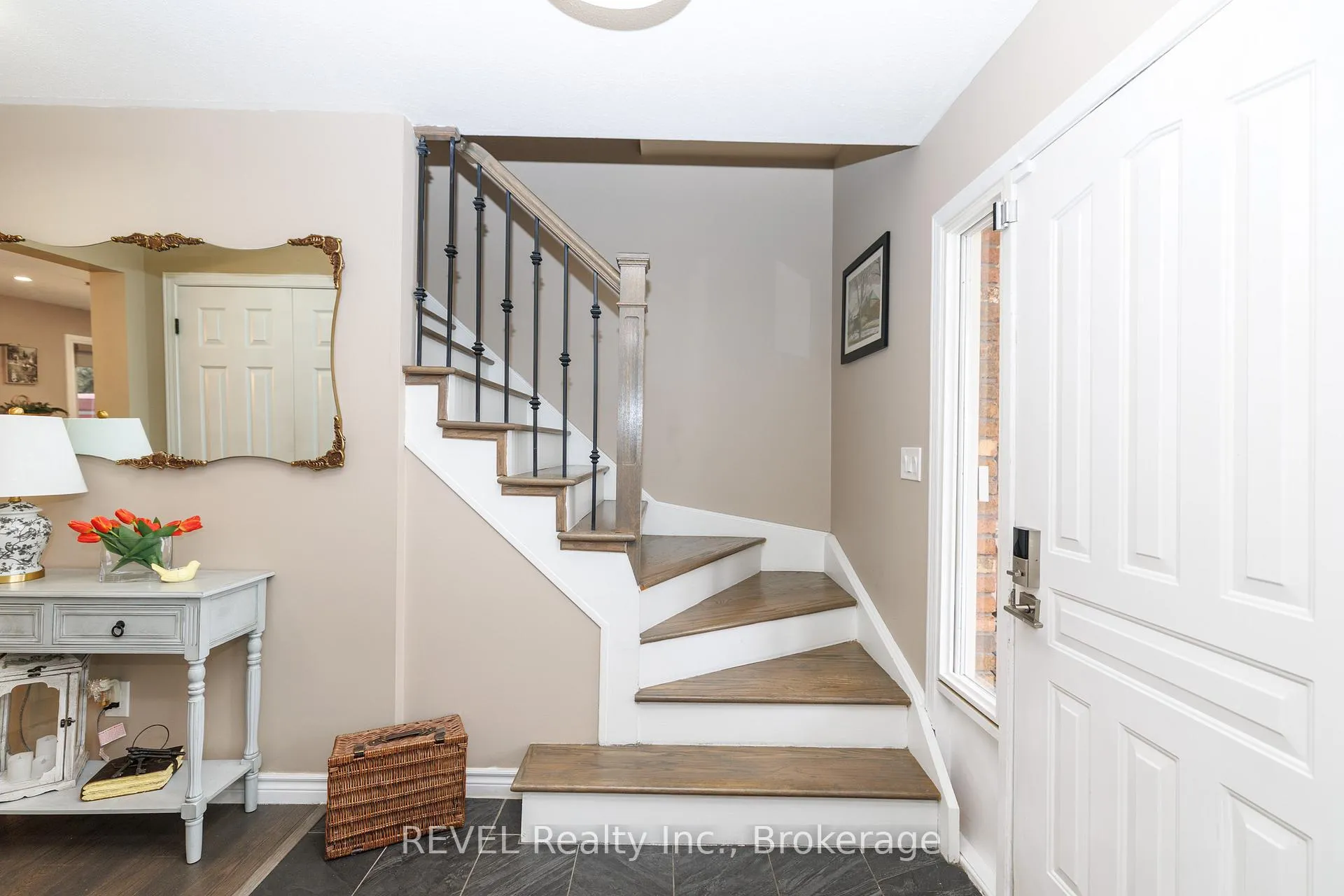 Photo 14 of 10 Bascary Crescent, St. Catharines, Rykert/Vansickle — HOMEH
