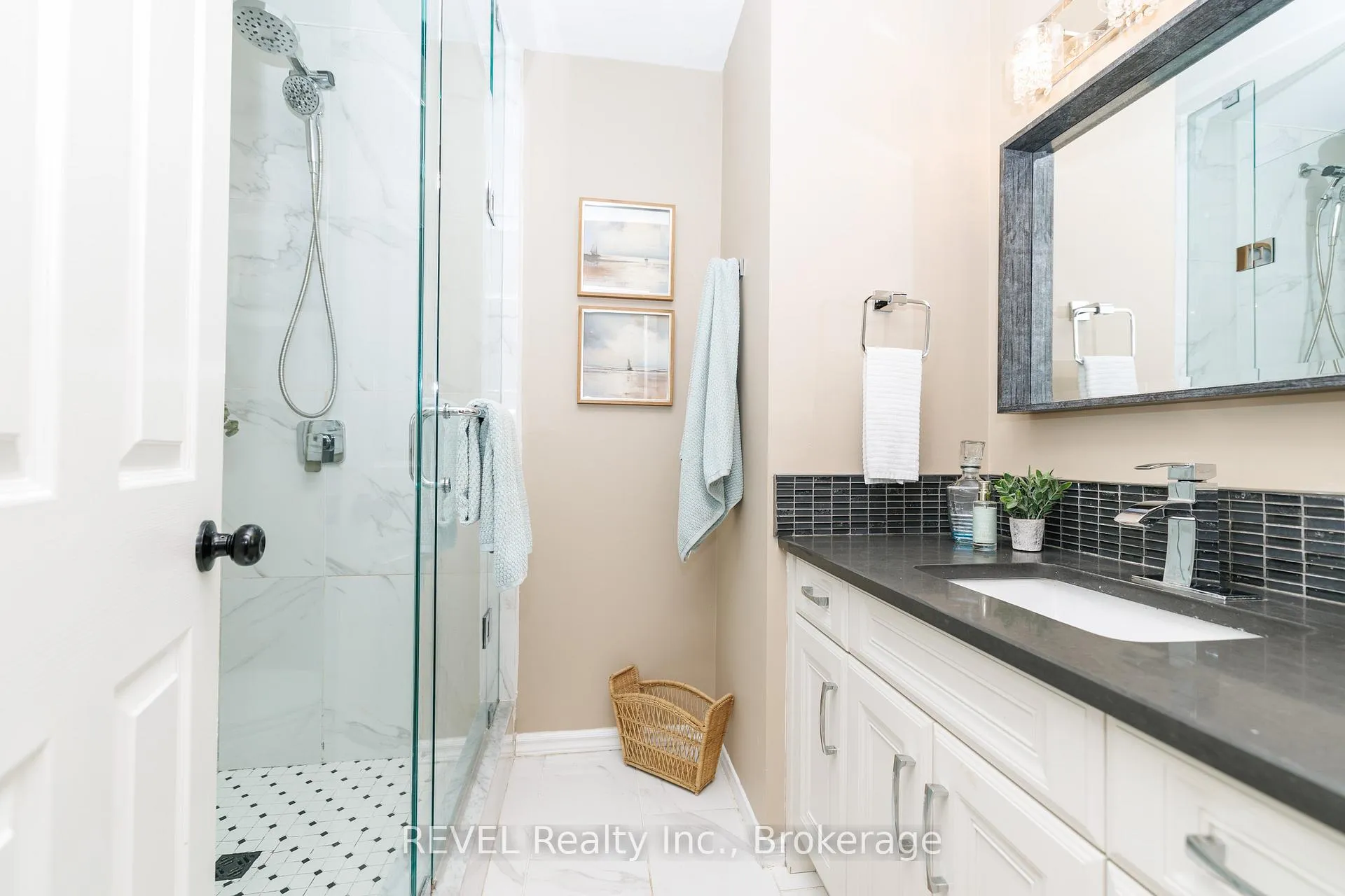 Photo 18 of 10 Bascary Crescent, St. Catharines, Rykert/Vansickle — HOMEH