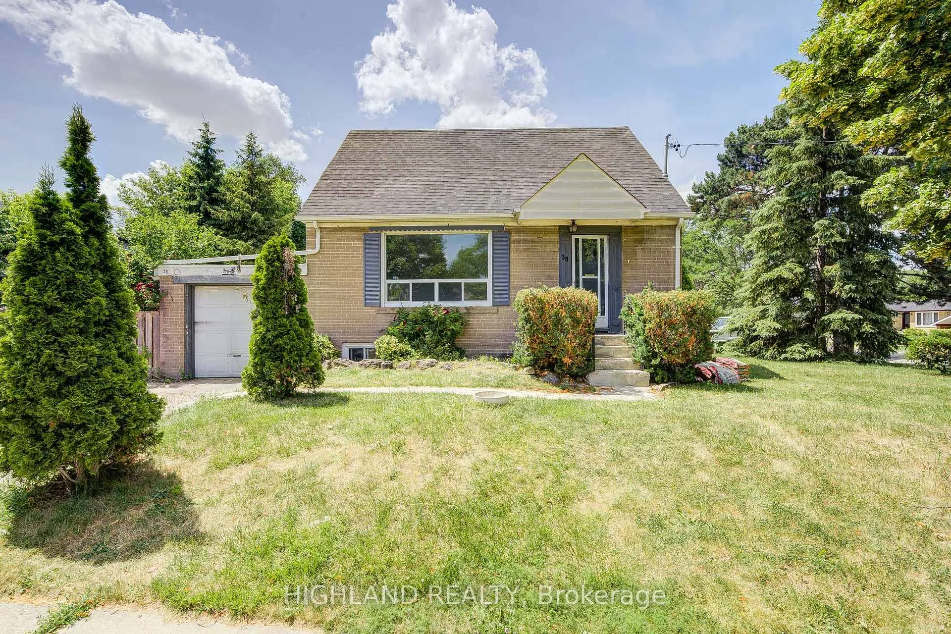 Photo 2 of 38 Esmond Crescent, Etobicoke, Elms-Old Rexdale — HOMEH
