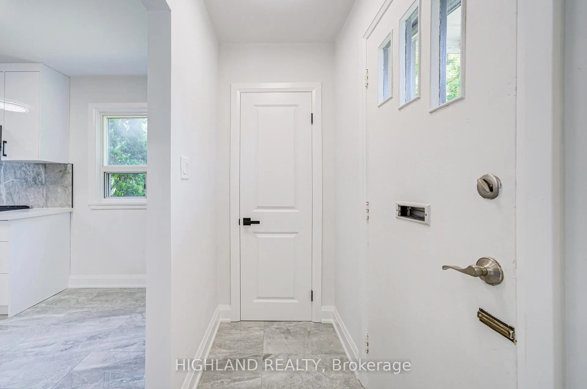 Photo 4 of 38 Esmond Crescent, Etobicoke, Elms-Old Rexdale — HOMEH
